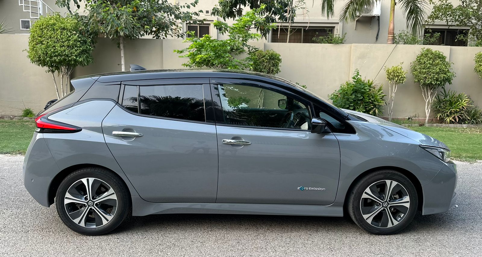
								Nissan Leaf EV Zero Emission 2020 full									