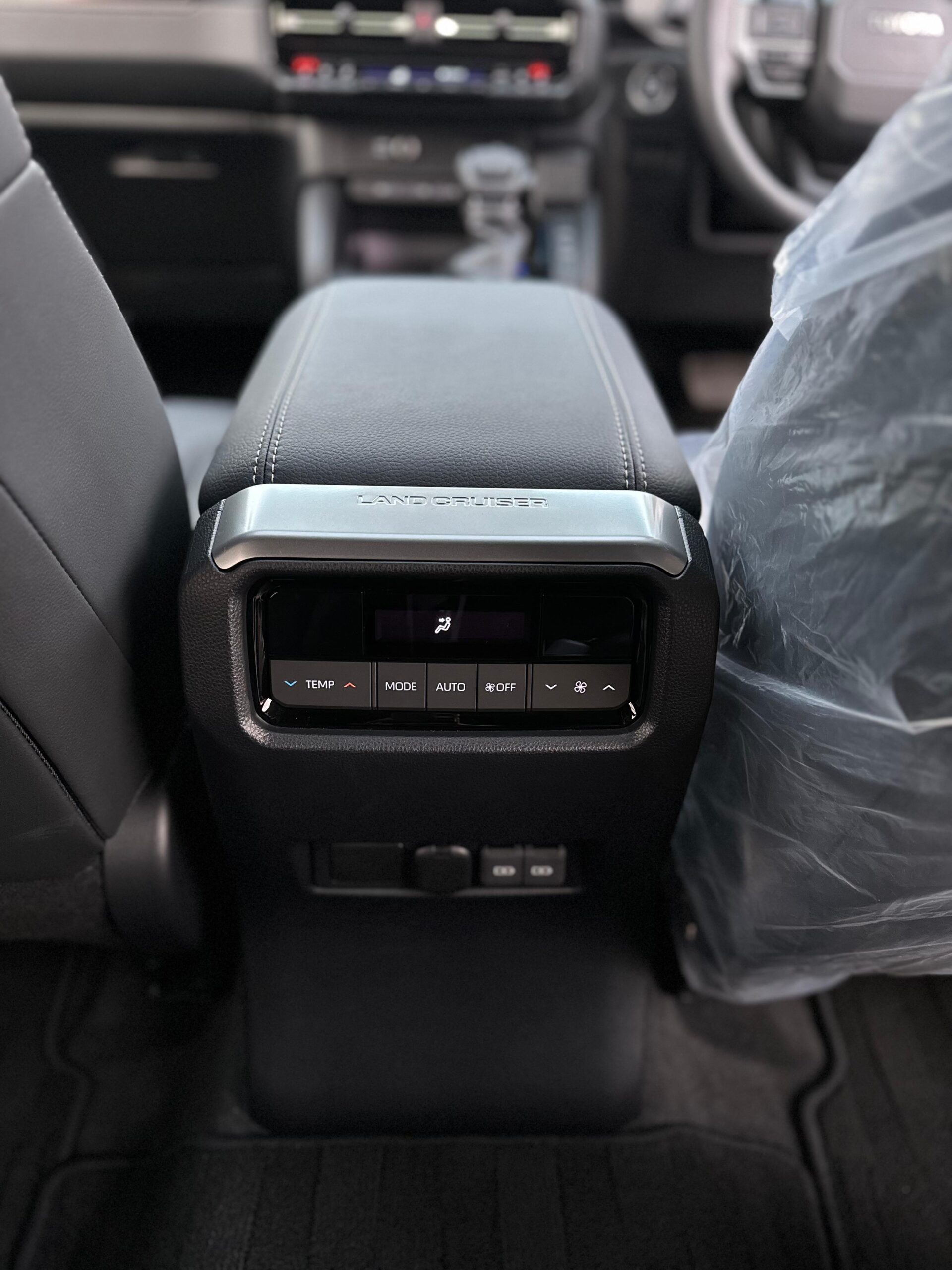 
								Toyota Land Cruiser 250 VX 2024 full									