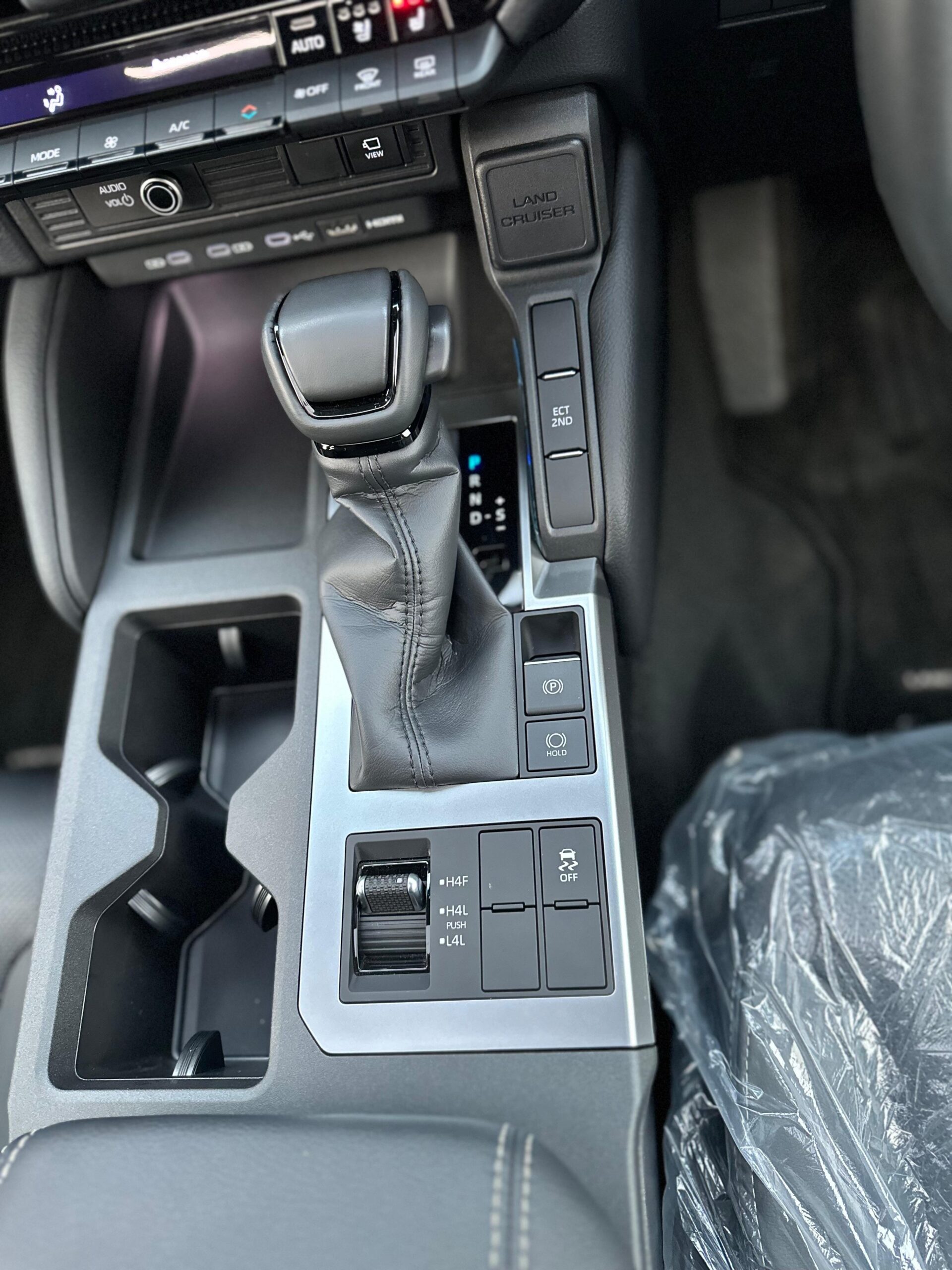 
								Toyota Land Cruiser 250 VX 2024 full									