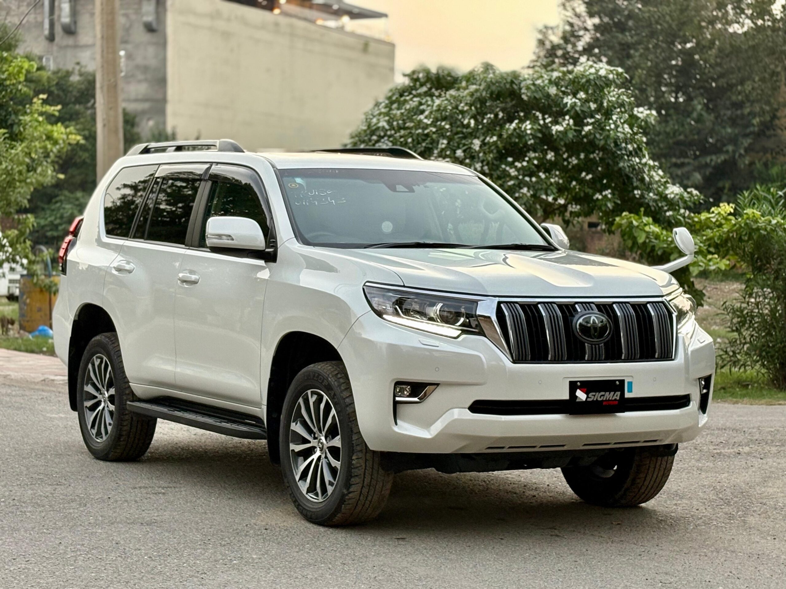 
								Toyota Land Cruiser Prado TXL 2020 full									