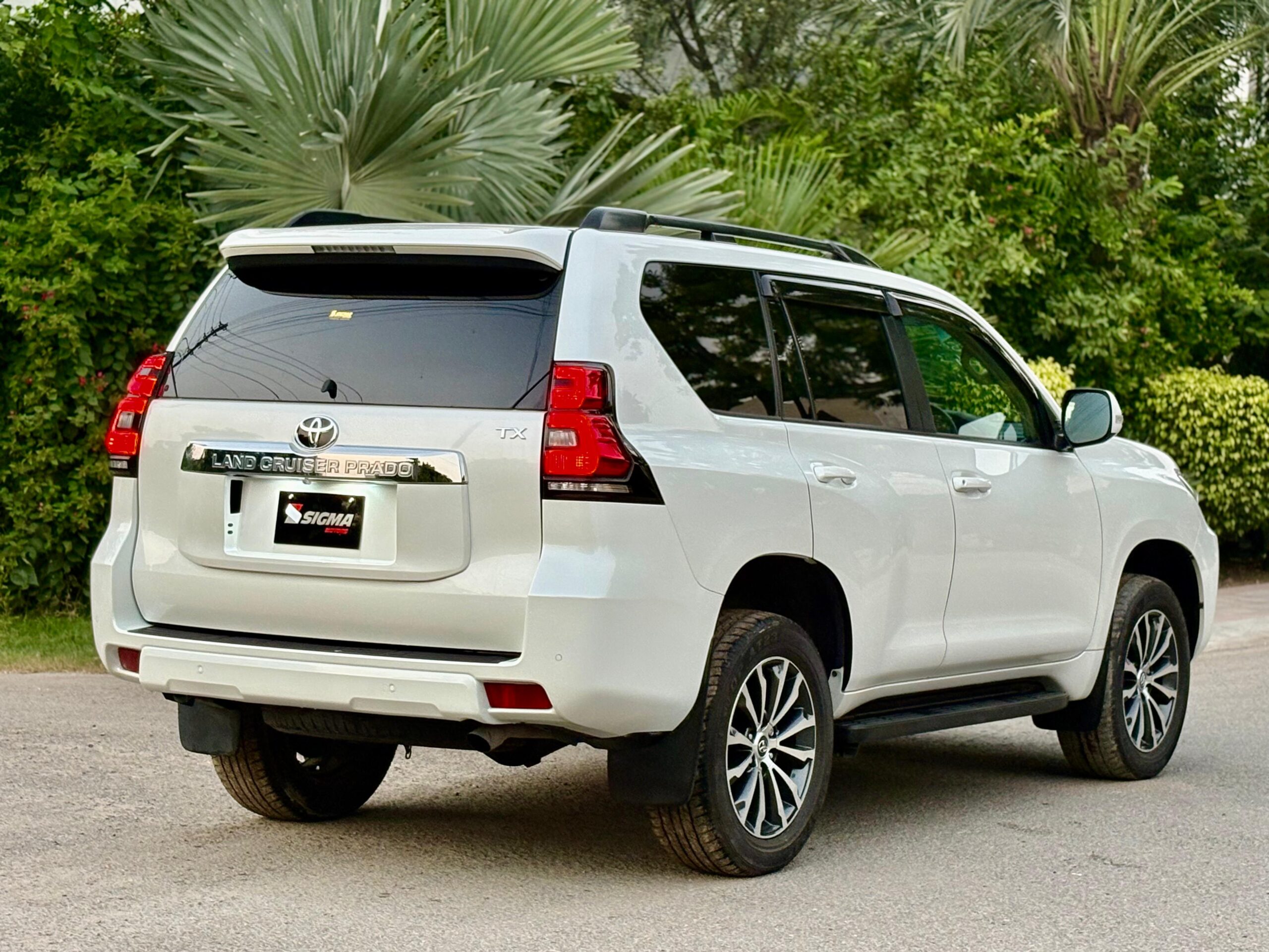 
								Toyota Land Cruiser Prado TXL 2020 full									