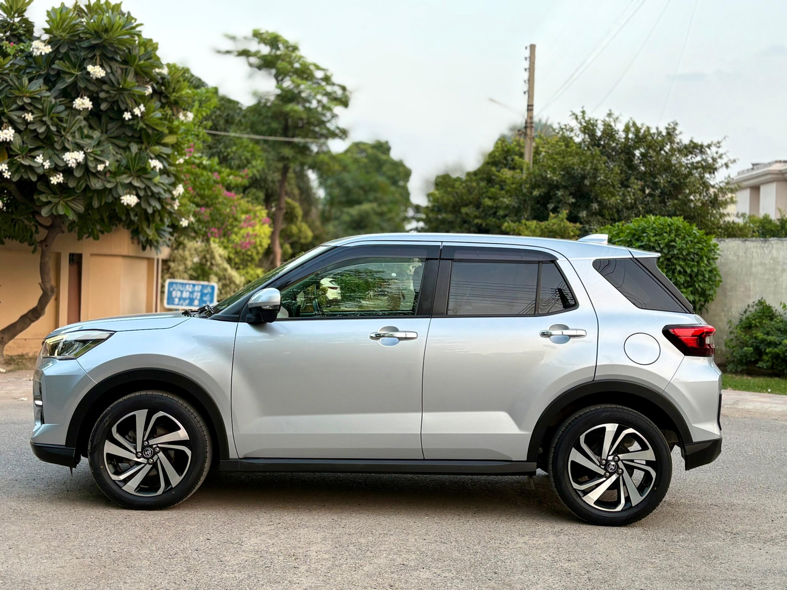 
								Toyota Raize Z Package 2021 full									