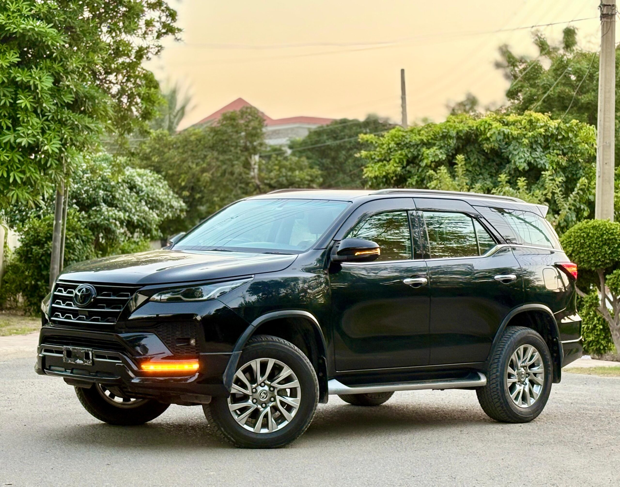 
								Toyota Fortuner 2.7 V Petrol 4×4 2022 full									