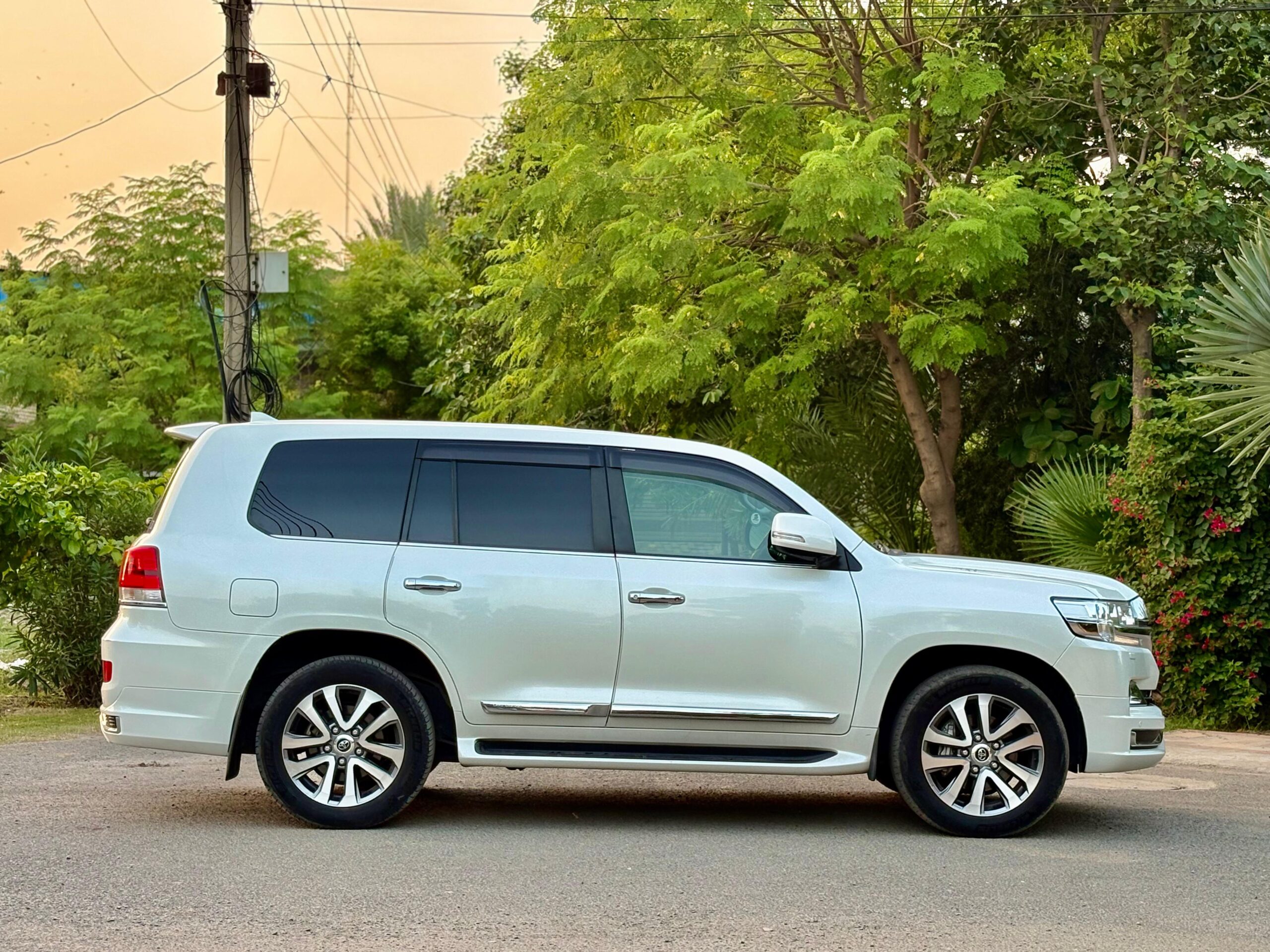 
								Toyota Land Cruiser ZX 2020 full									