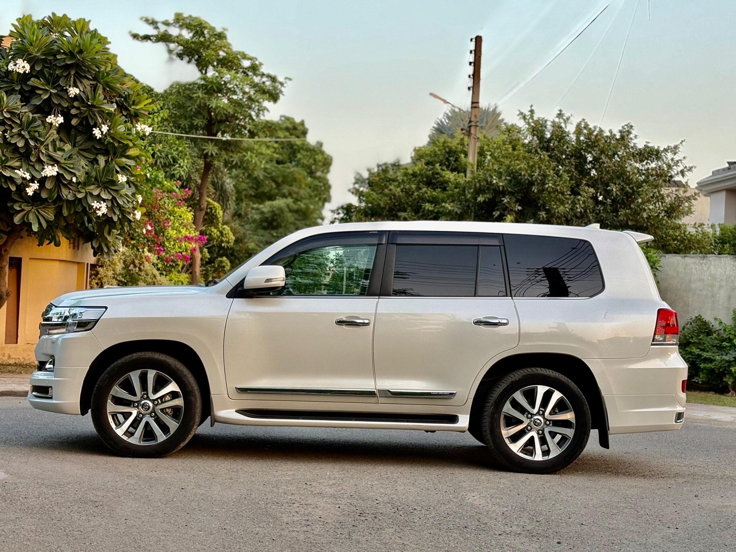 
								Toyota Land Cruiser ZX 2020 full									