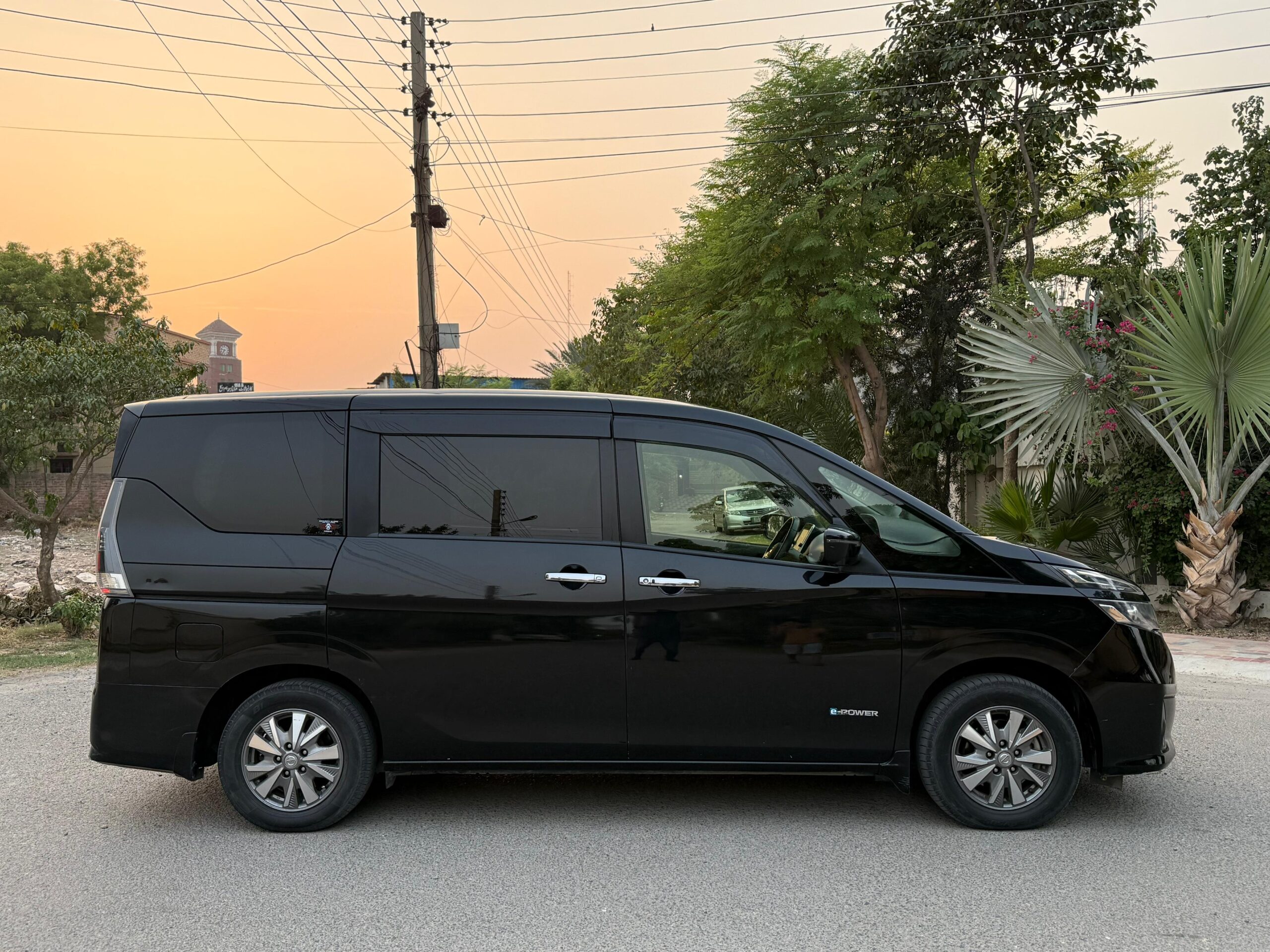 
								Nissan Serena e-POWER Highway Star 2018 full									