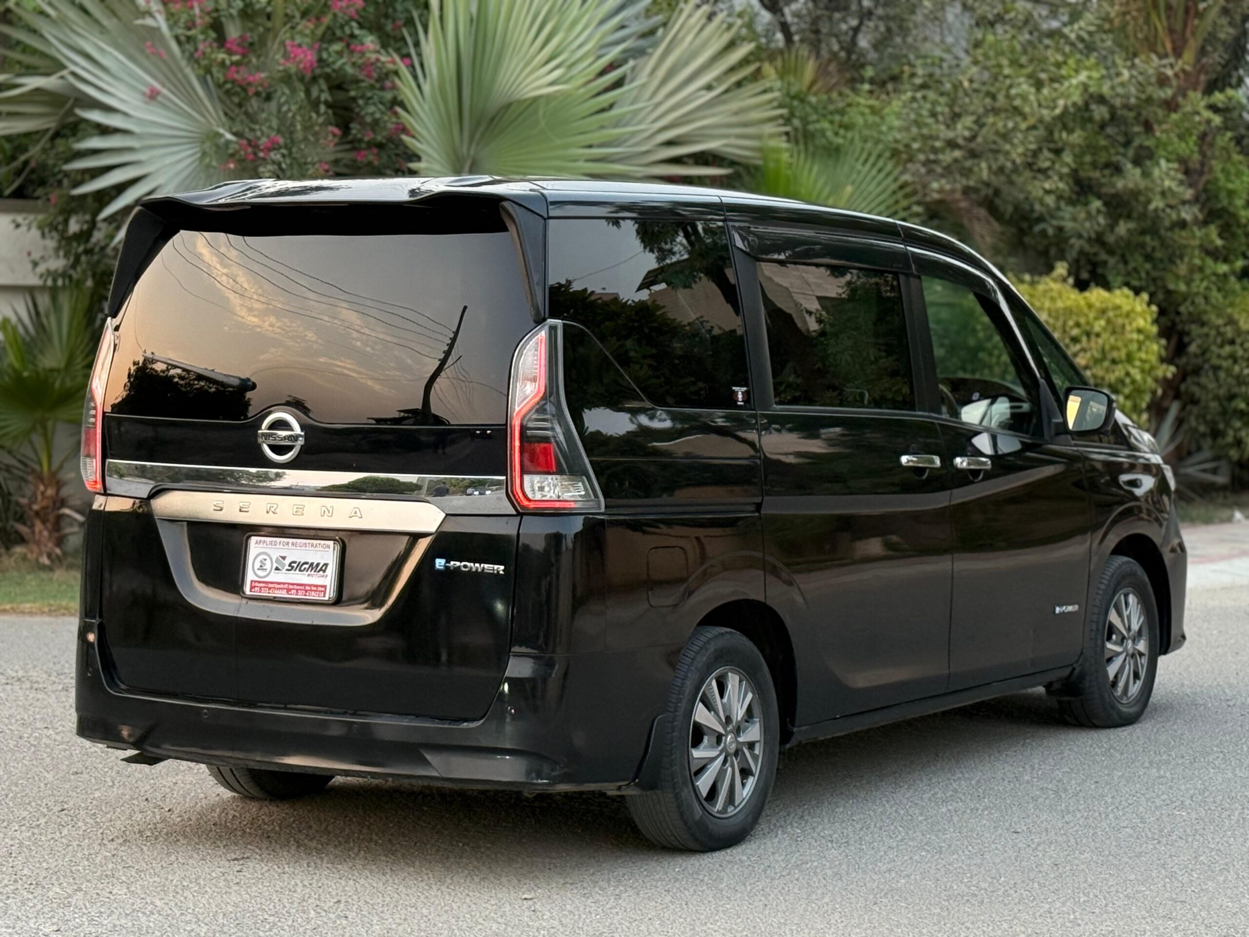 
								Nissan Serena e-POWER Highway Star 2018 full									