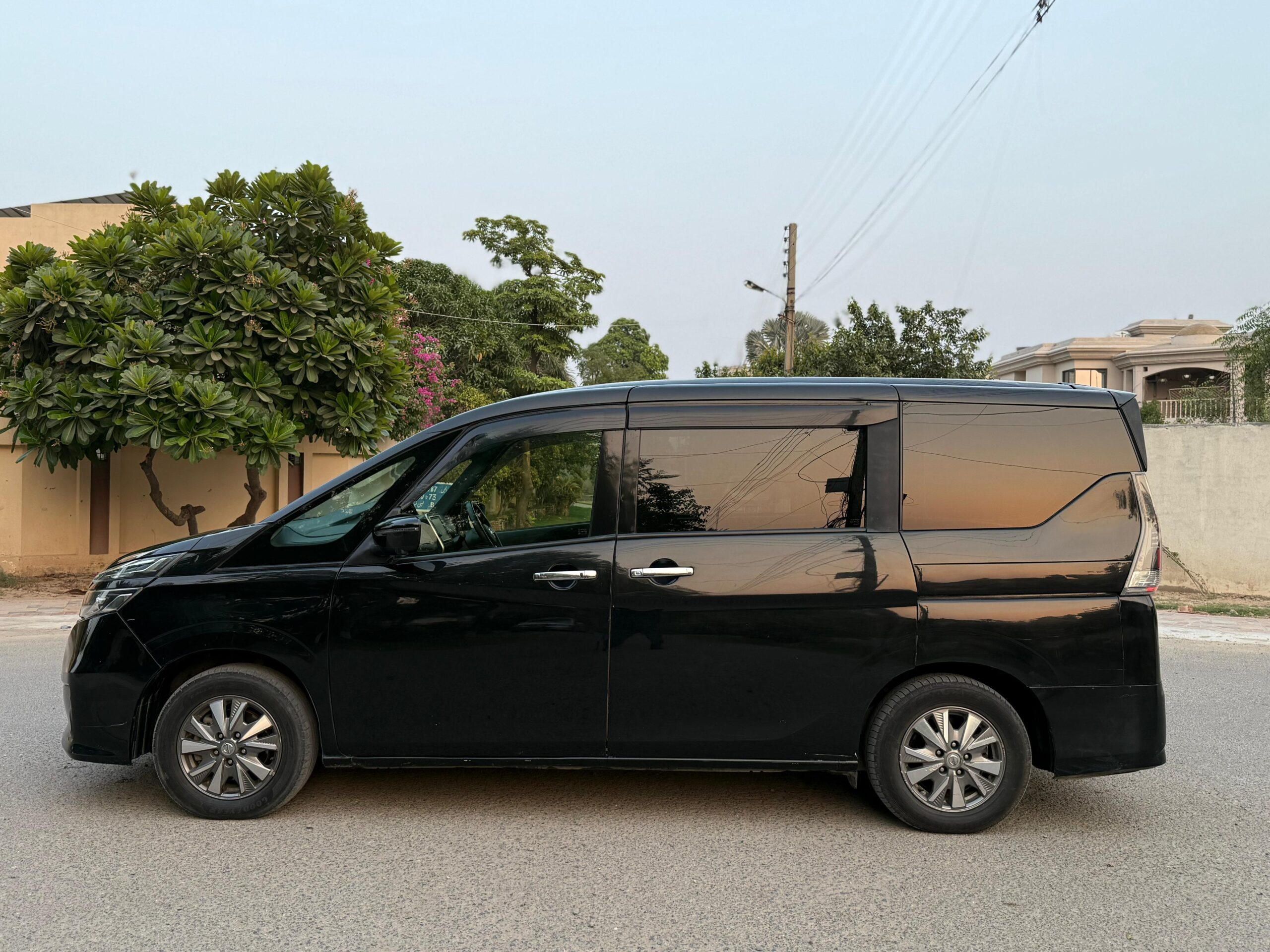 
								Nissan Serena e-POWER Highway Star 2018 full									