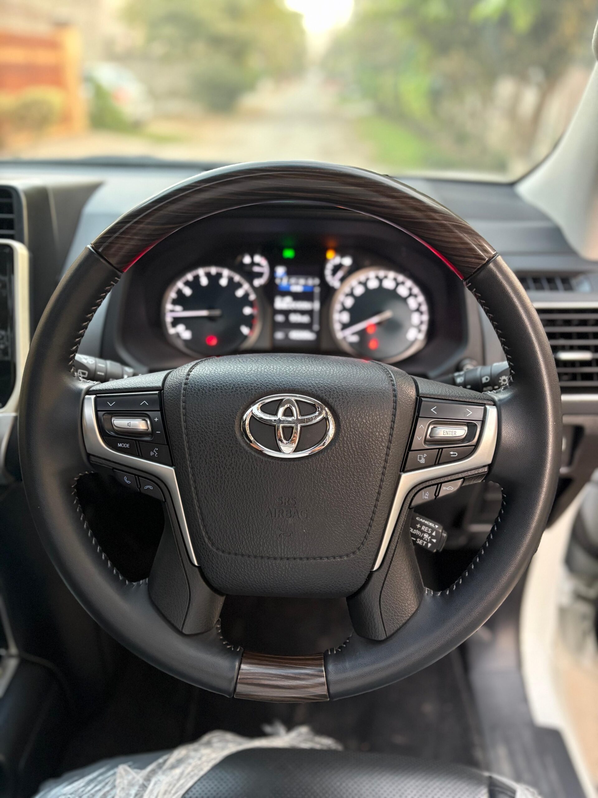 
								Toyota Land Cruiser Prado TXL 2020 full									