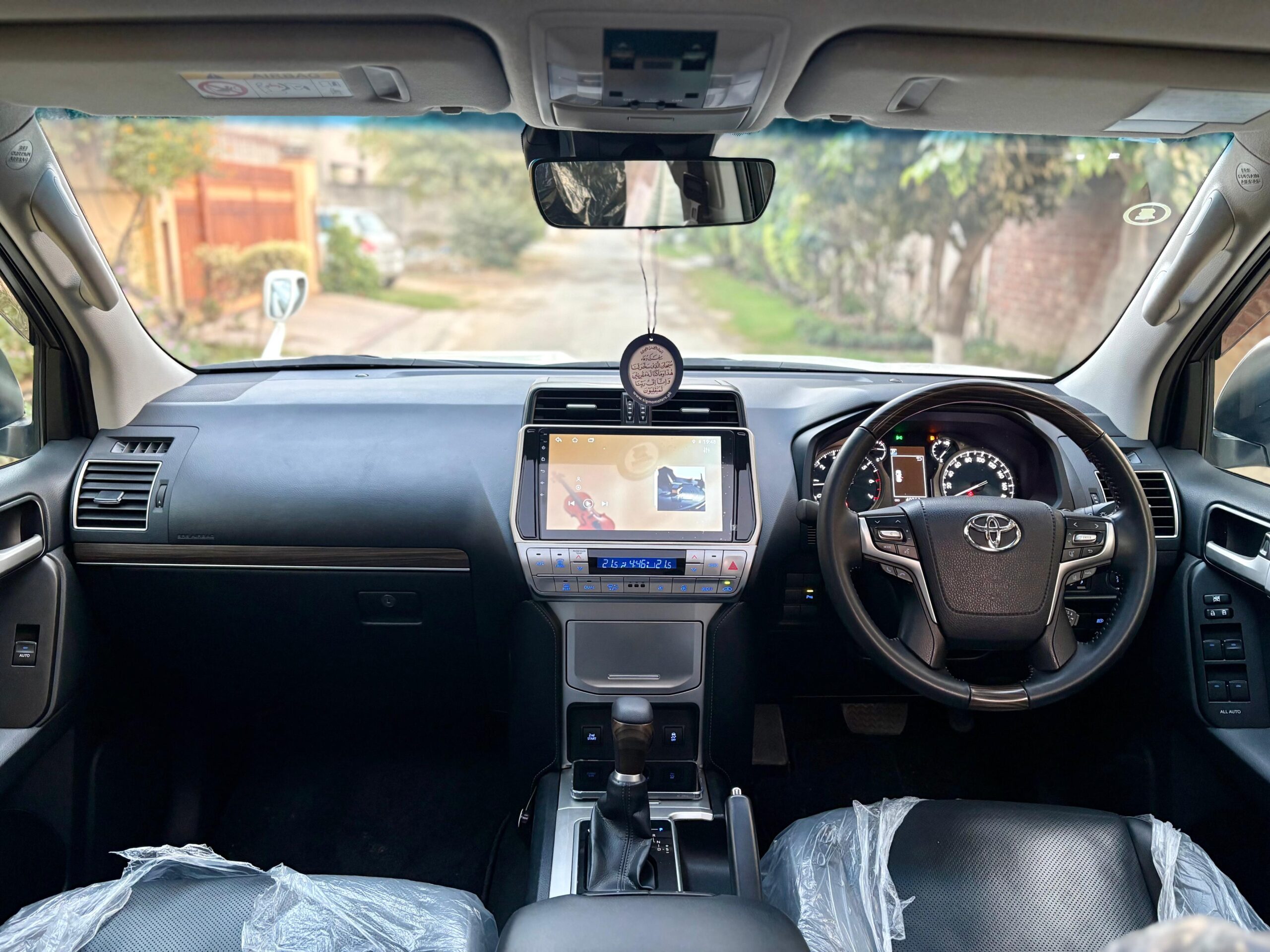 
								Toyota Land Cruiser Prado TXL 2020 full									