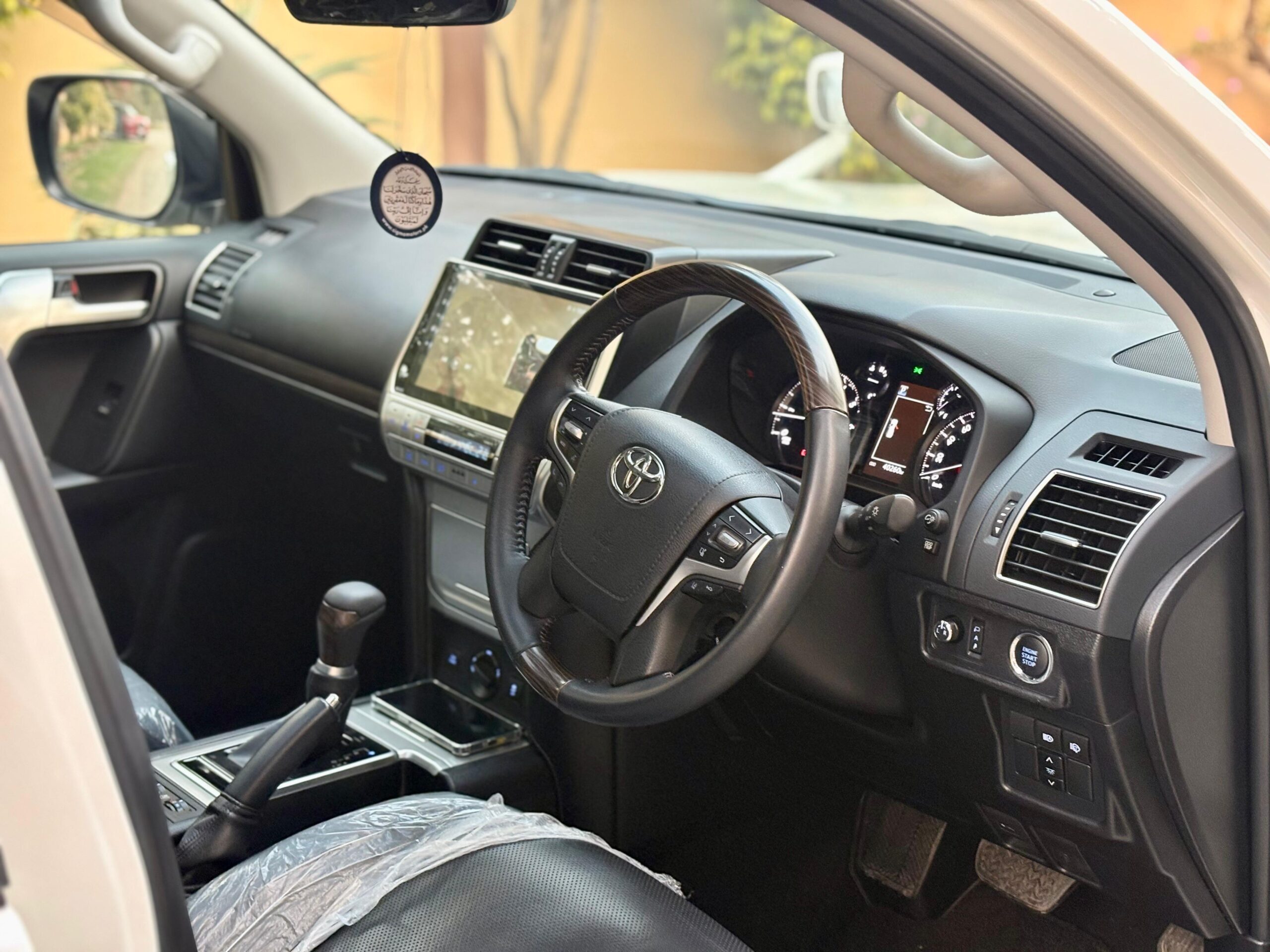 
								Toyota Land Cruiser Prado TXL 2020 full									