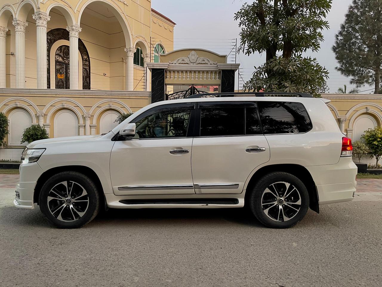 
								Toyota Land Cruiser ZX 2012 full									