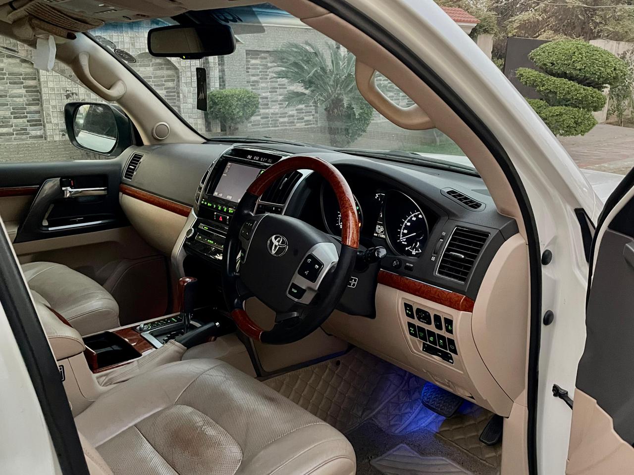 
								Toyota Land Cruiser ZX 2012 full									