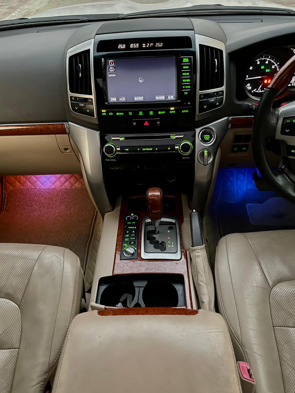 
								Toyota Land Cruiser ZX 2012 full									