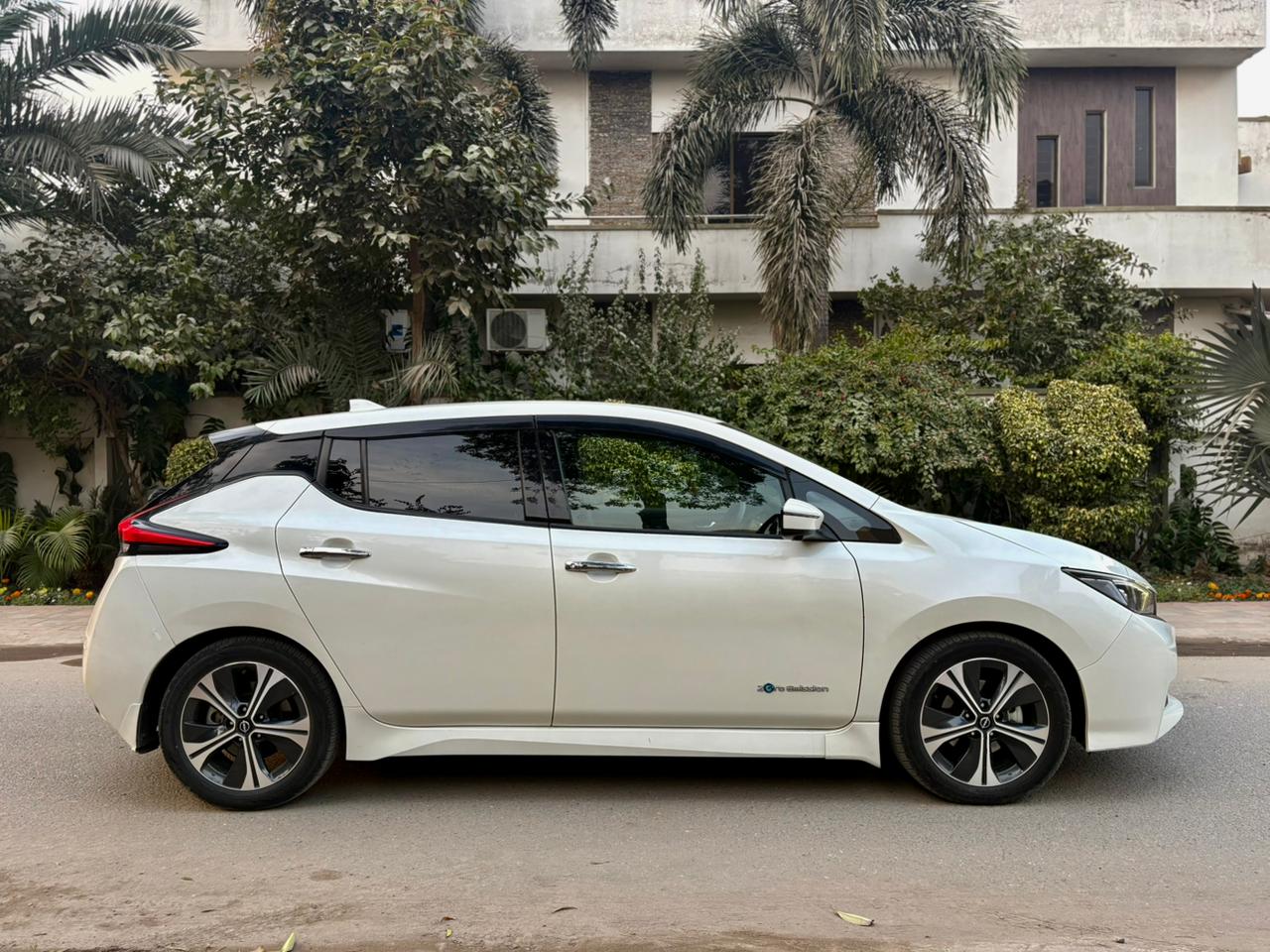 
								Nissan Leaf EV Zero Emission 2021 full									