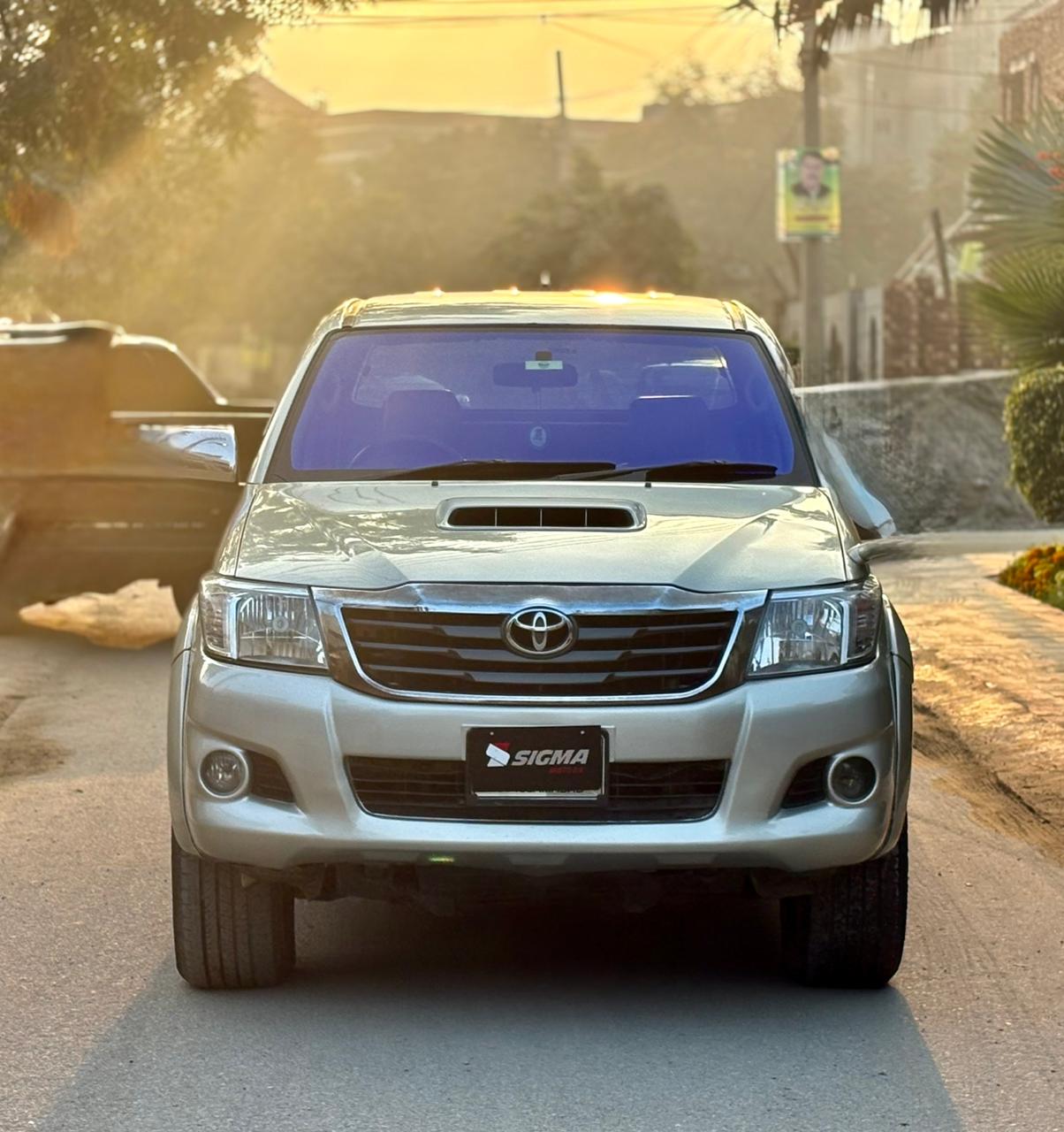 
								Hilux Vigo Thailand Model full									