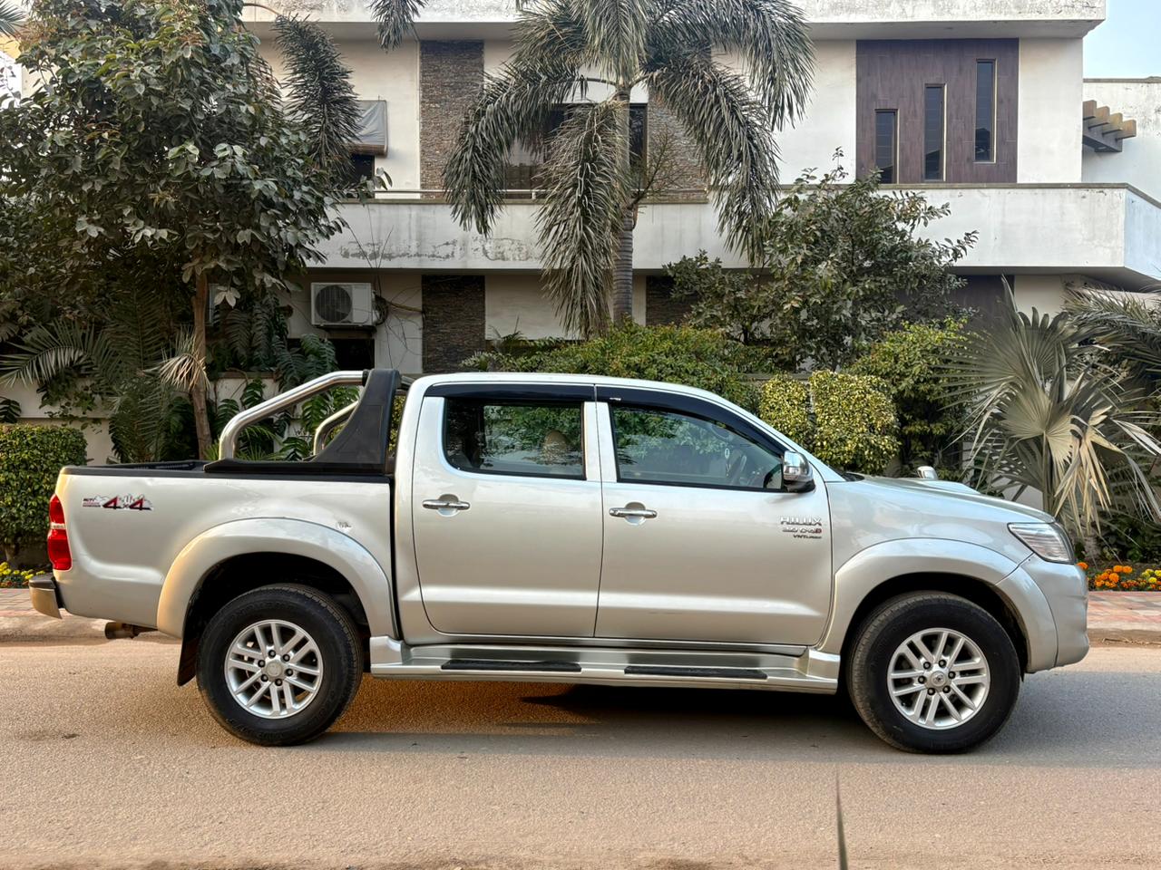 
								Hilux Vigo Thailand Model full									