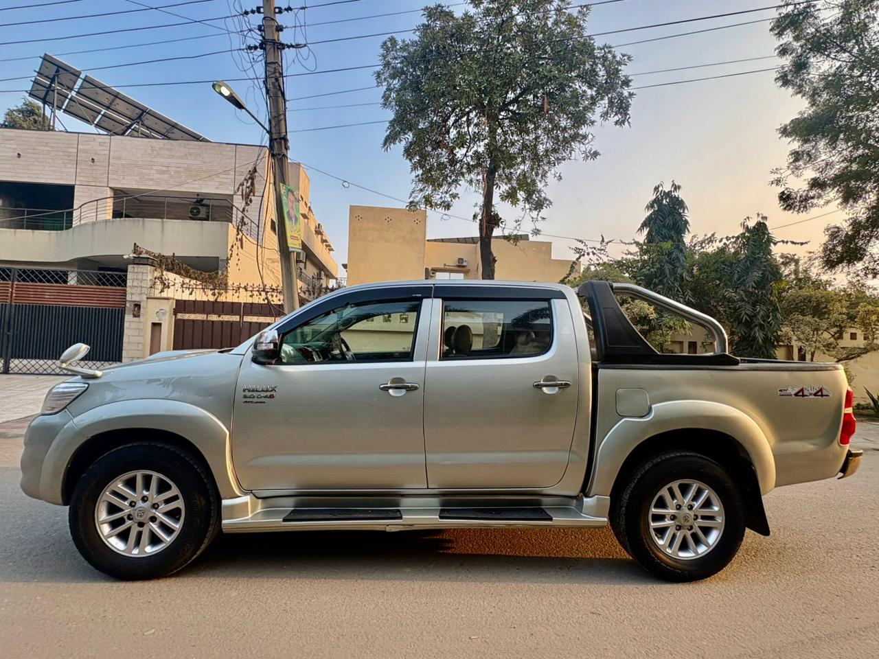 
								Hilux Vigo Thailand Model full									