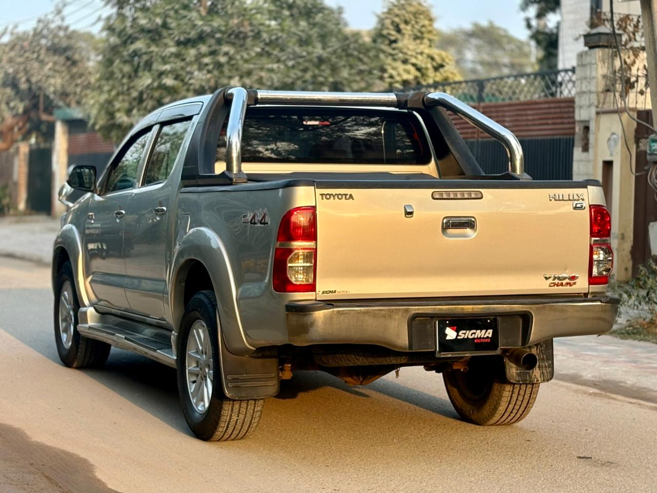 
								Hilux Vigo Thailand Model full									