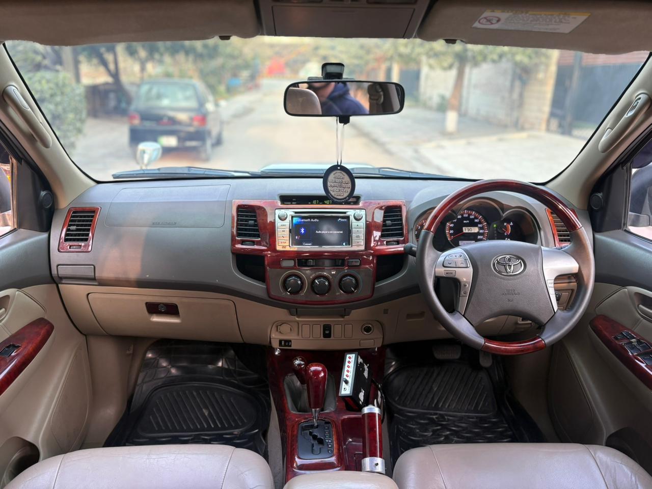 
								Hilux Vigo Thailand Model full									