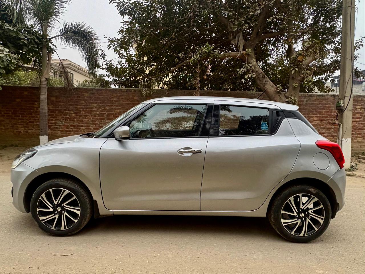 
								Suzuki Swift GLX CVT 2022 full									