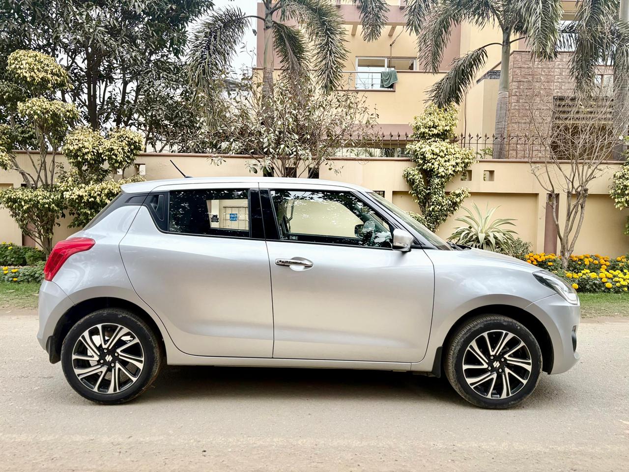 
								Suzuki Swift GLX CVT 2022 full									