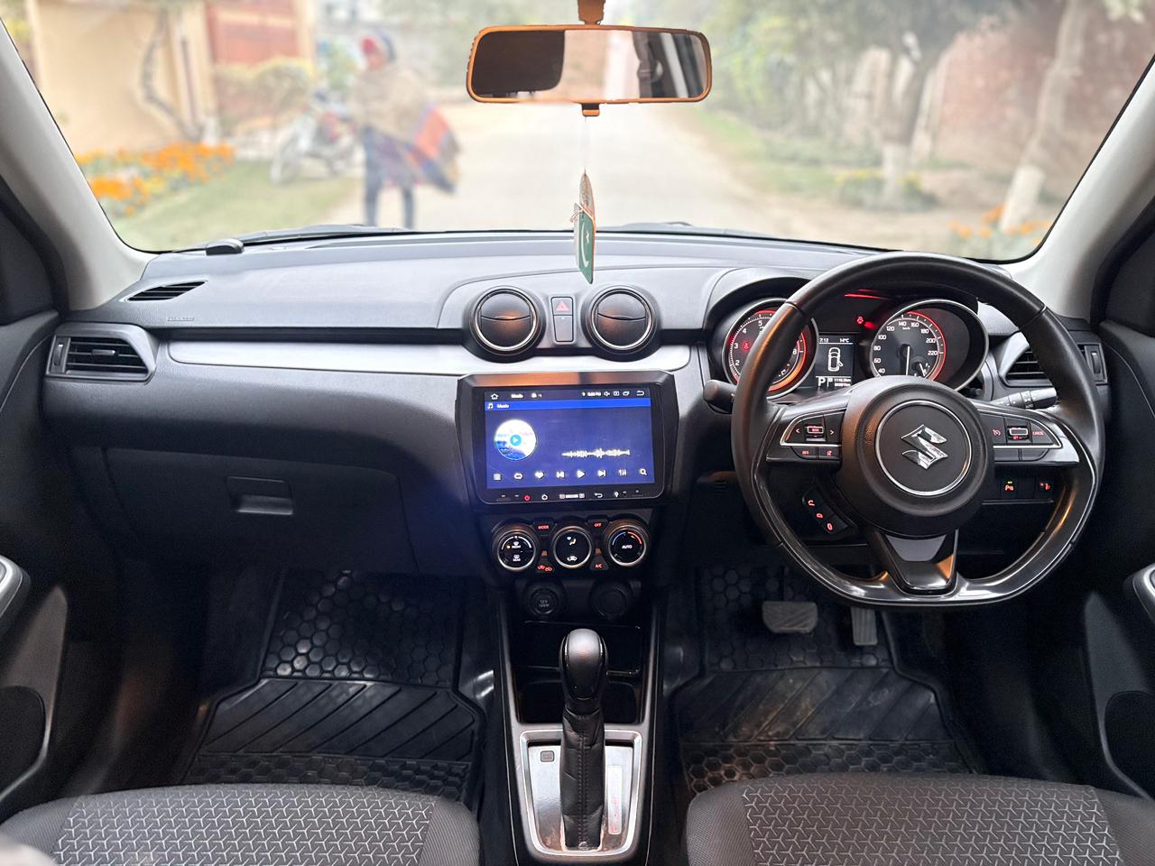 
								Suzuki Swift GLX CVT 2022 full									