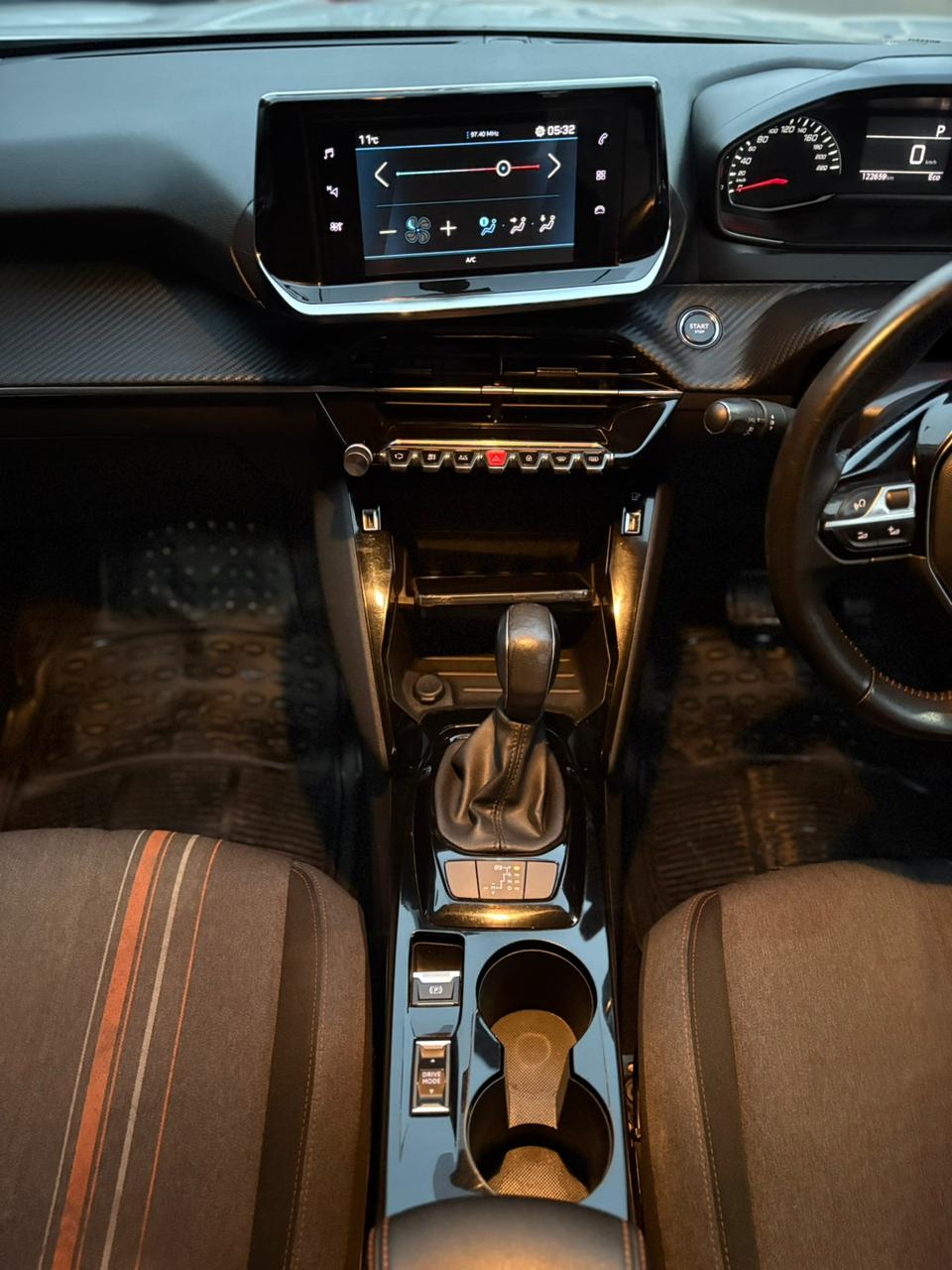 
								Peugeot 2008 Active 2022 full									