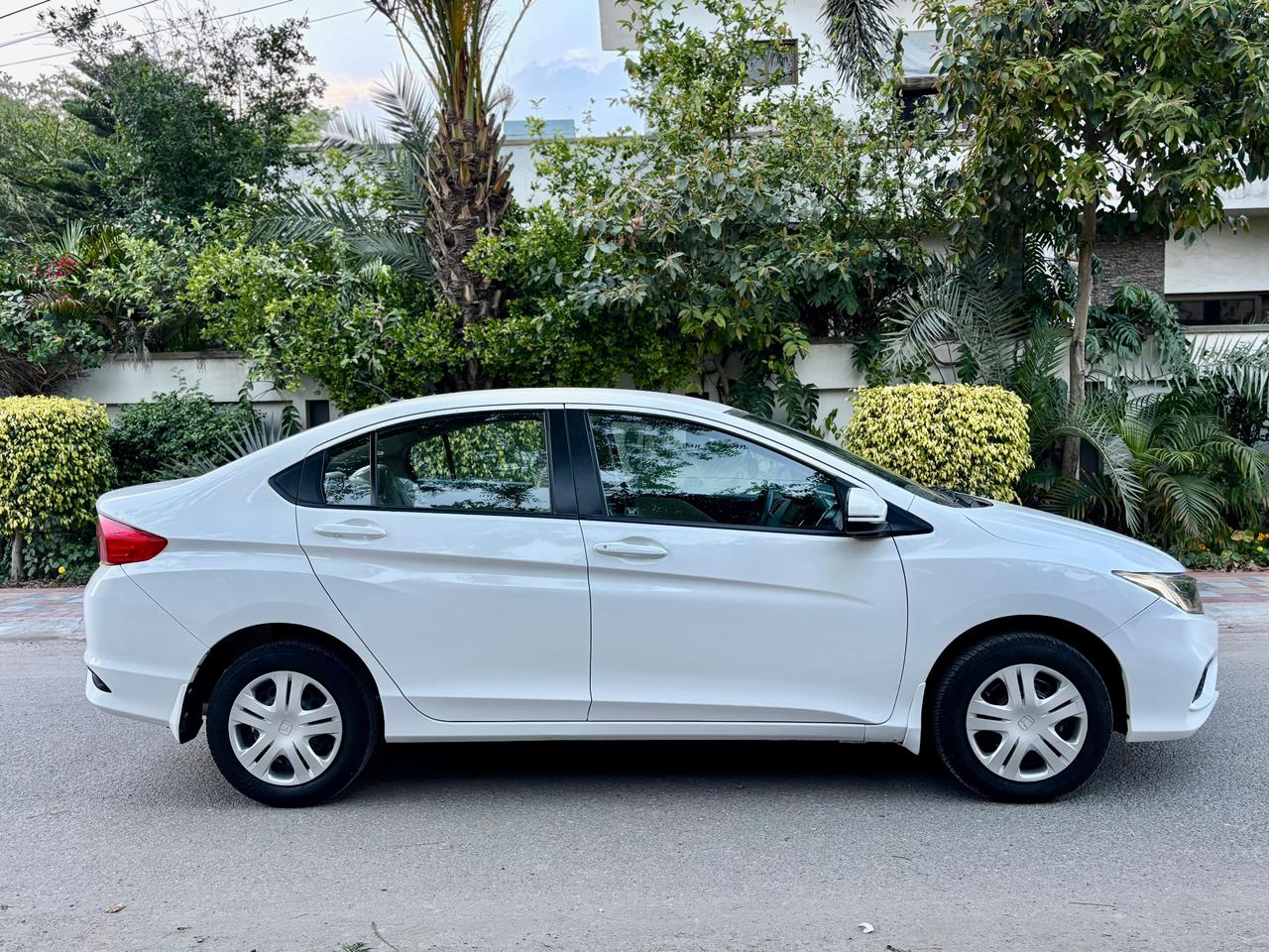 
								Honda City 1.2 Automatic 2024 full									