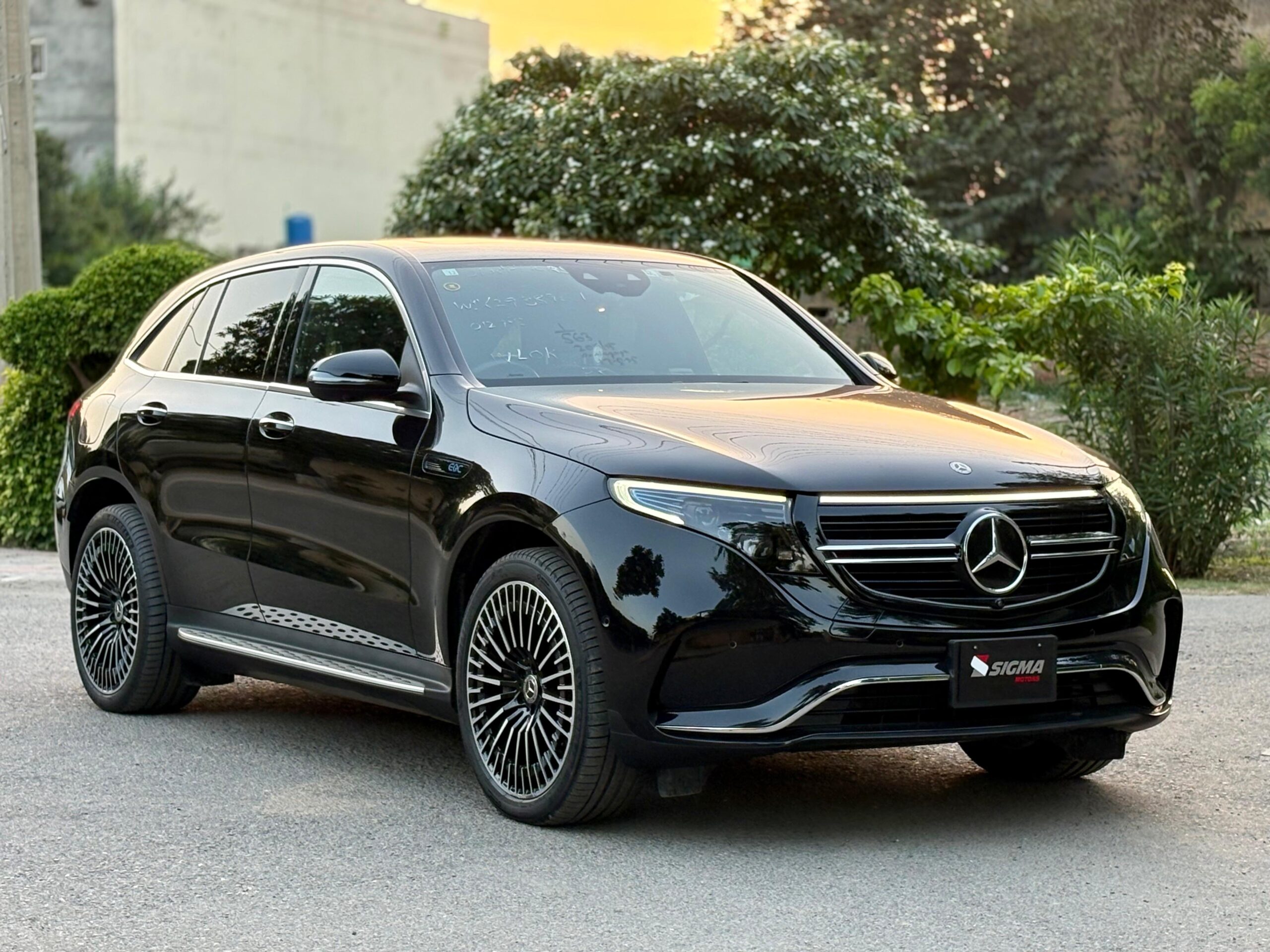 
								Mercedes Benz EQC 400 4Matic AMG Line Premium 2020 full									