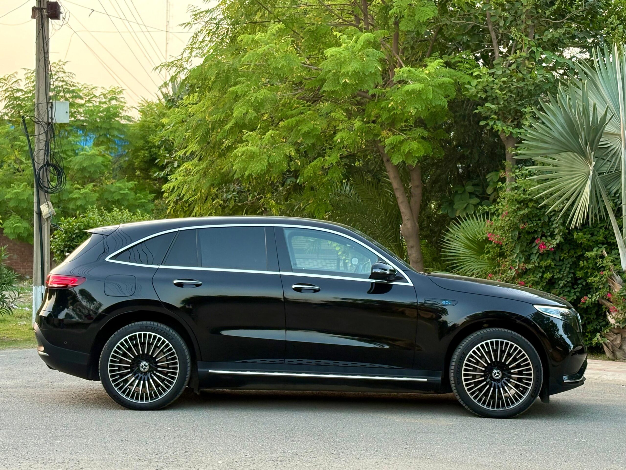 
								Mercedes Benz EQC 400 4Matic AMG Line Premium 2020 full									