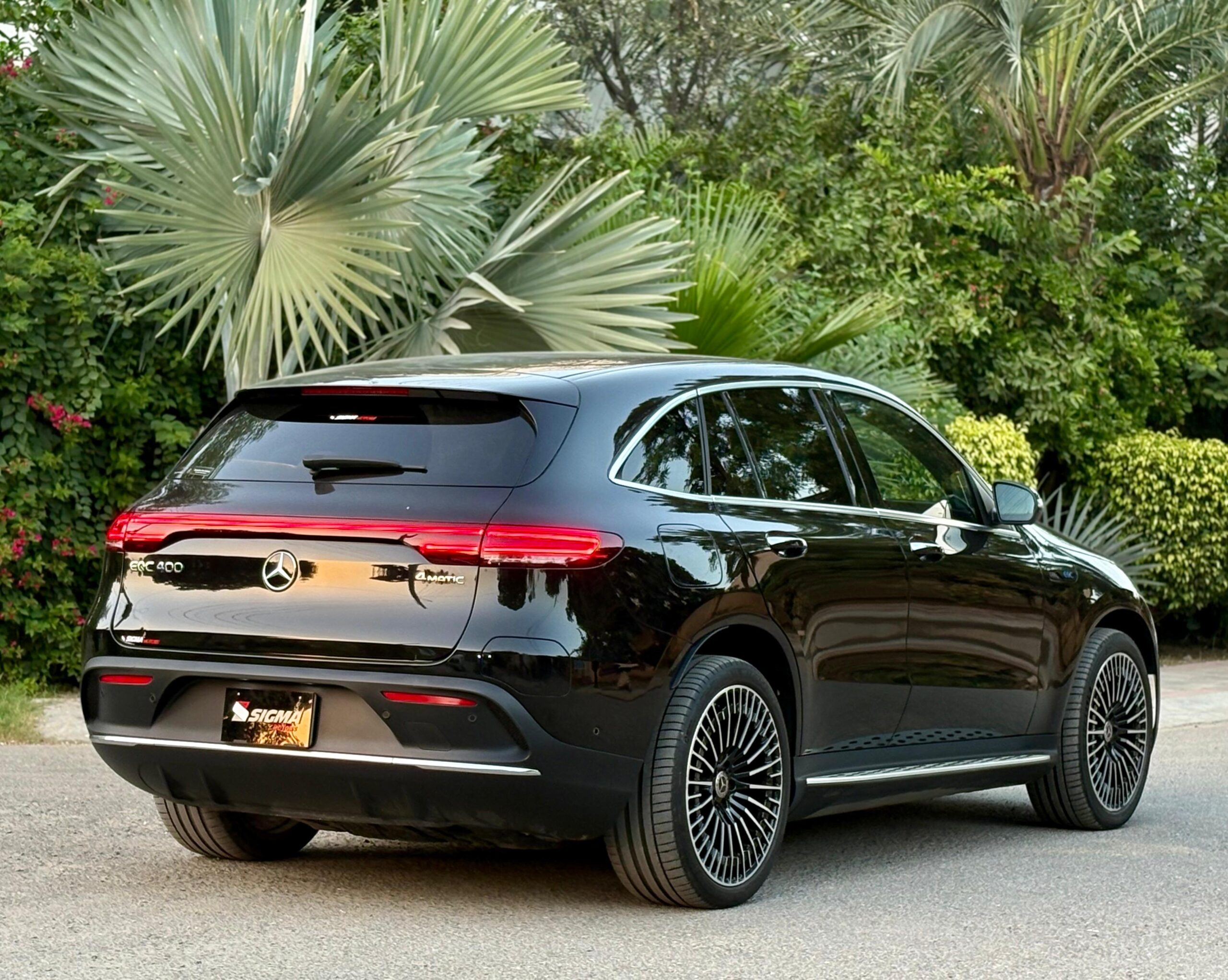 
								Mercedes Benz EQC 400 4Matic AMG Line Premium 2020 full									