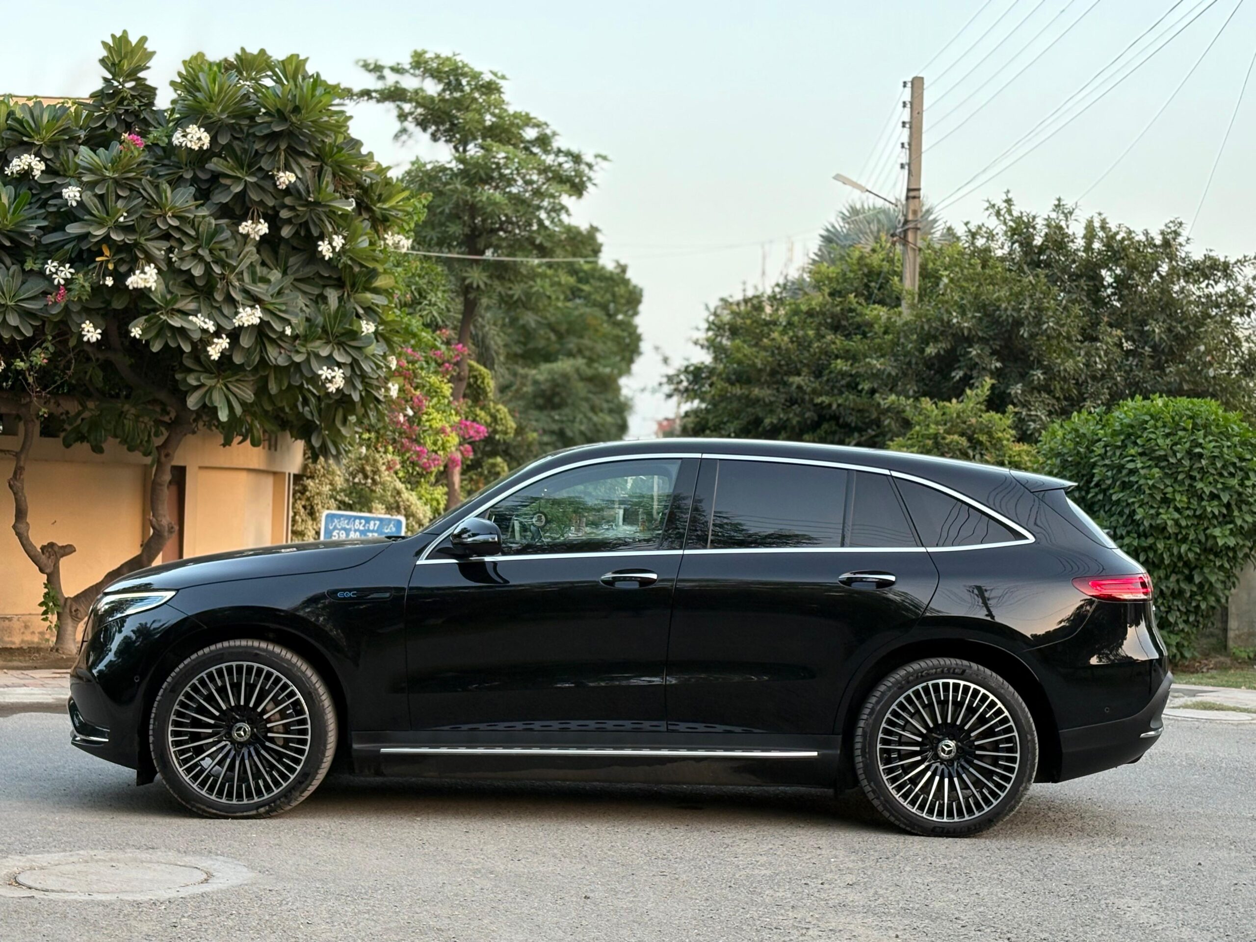 
								Mercedes Benz EQC 400 4Matic AMG Line Premium 2020 full									