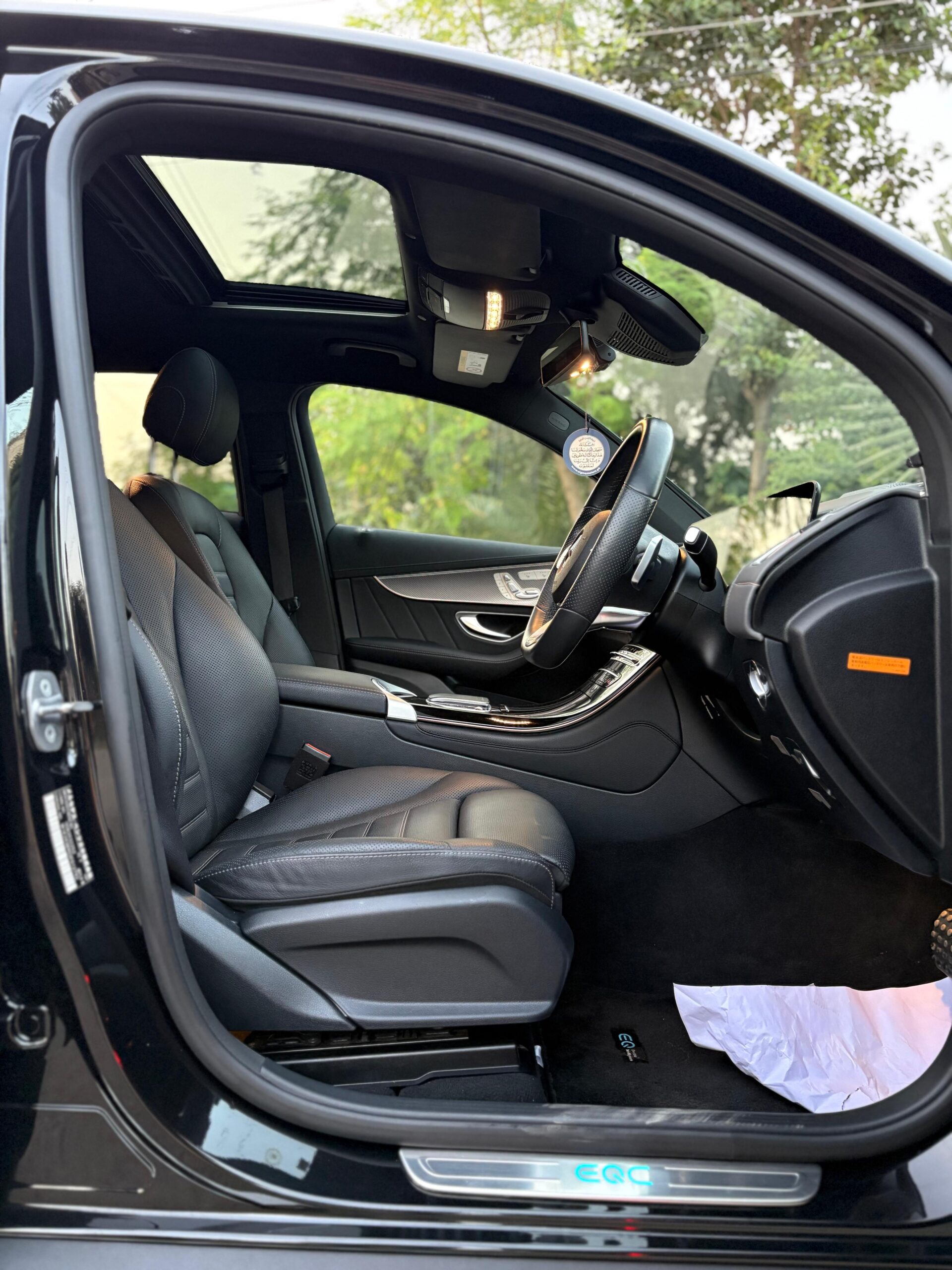 
								Mercedes Benz EQC 400 4Matic AMG Line Premium 2020 full									