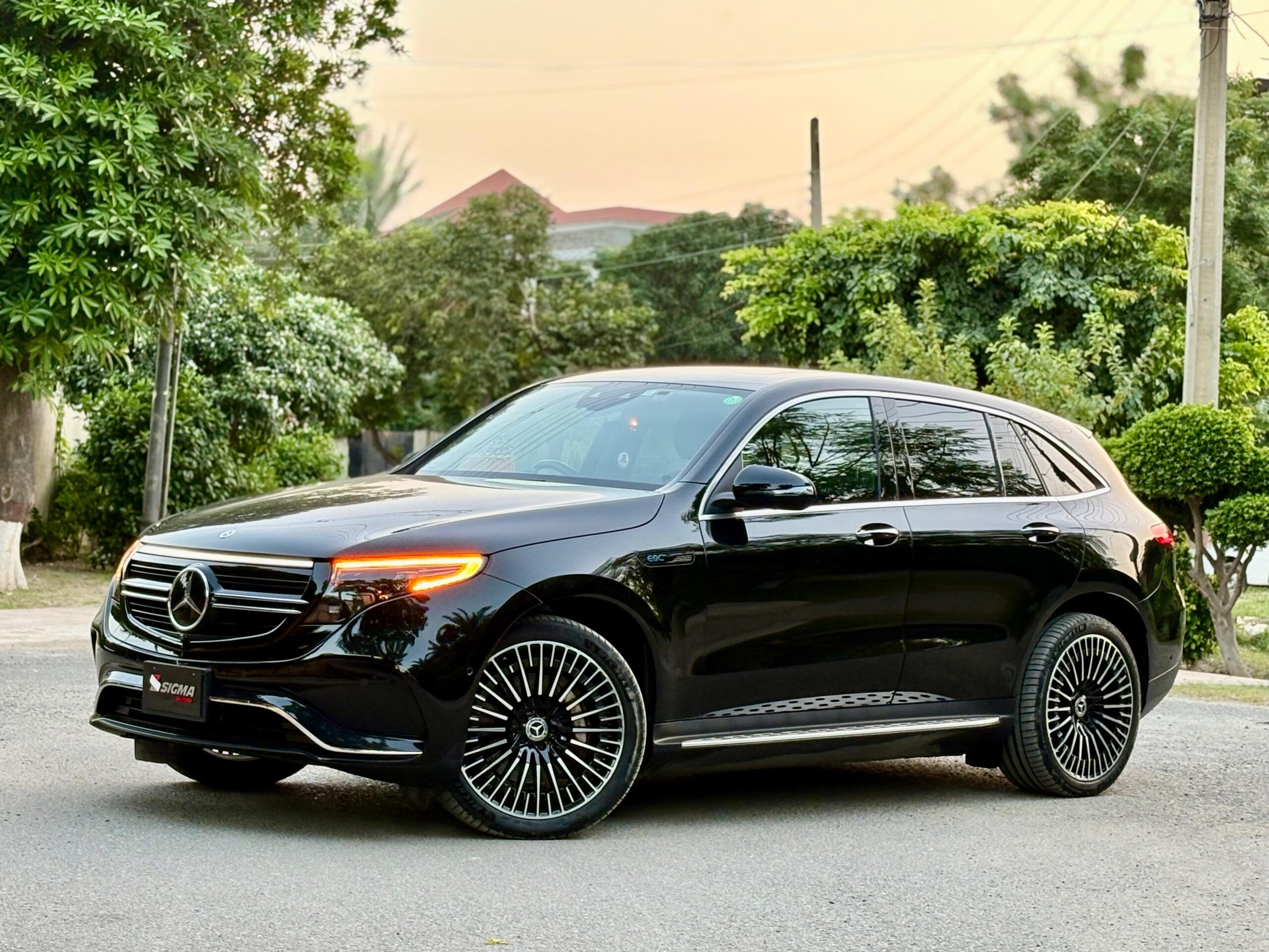 
								Mercedes Benz EQC 400 4Matic AMG Line Premium 2020 full									