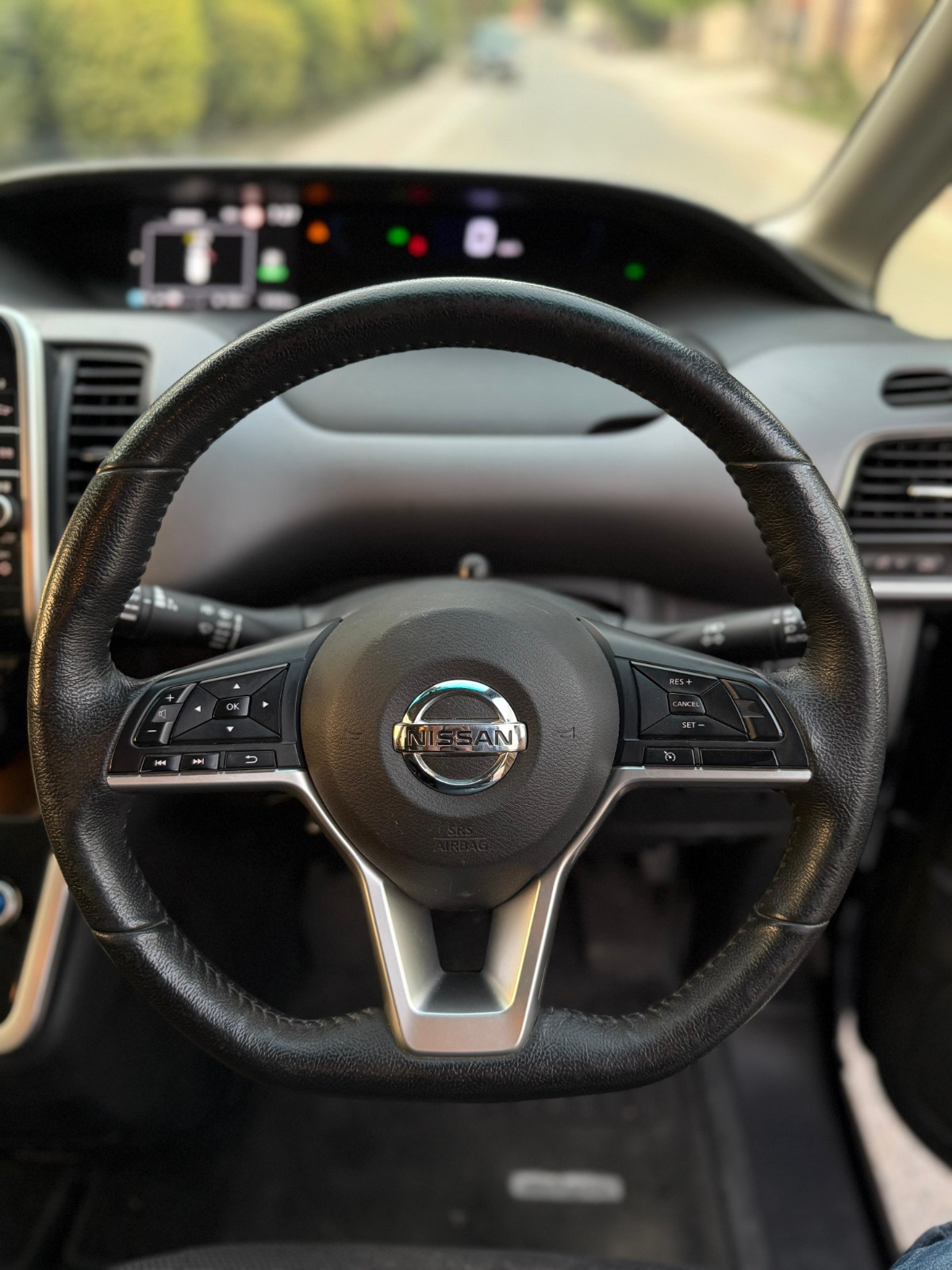 
								Nissan Serena e-POWER Highwaystar 2018 full									