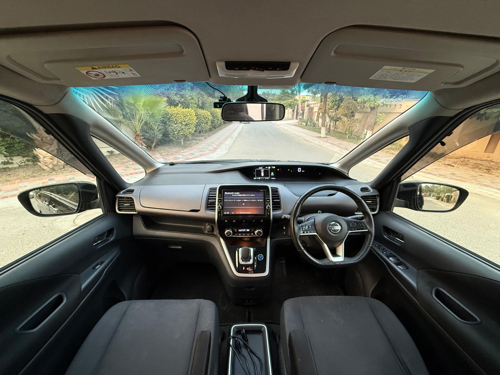 
								Nissan Serena e-POWER Highwaystar 2018 full									