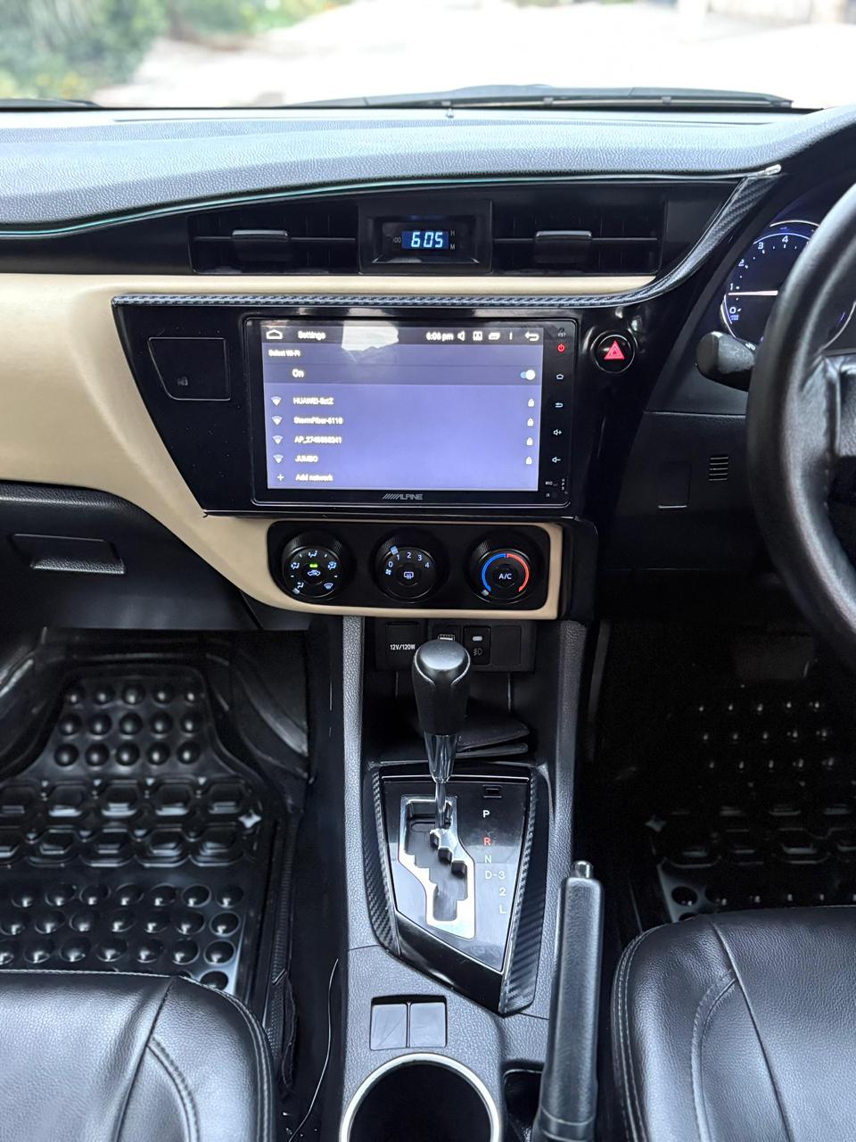 
								Toyota Corolla Altis 1.6 full									