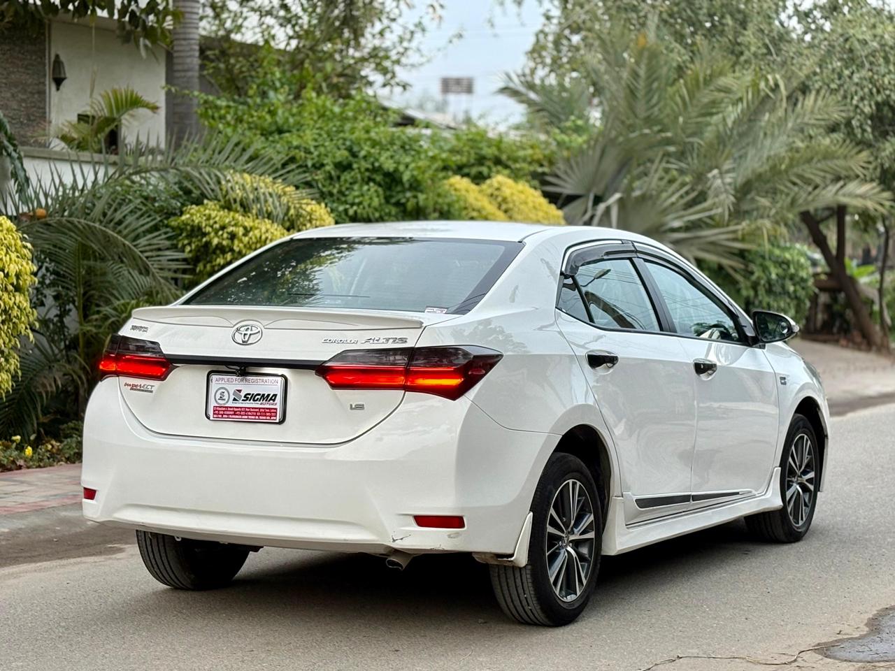 
								Toyota Corolla Altis 1.6 full									