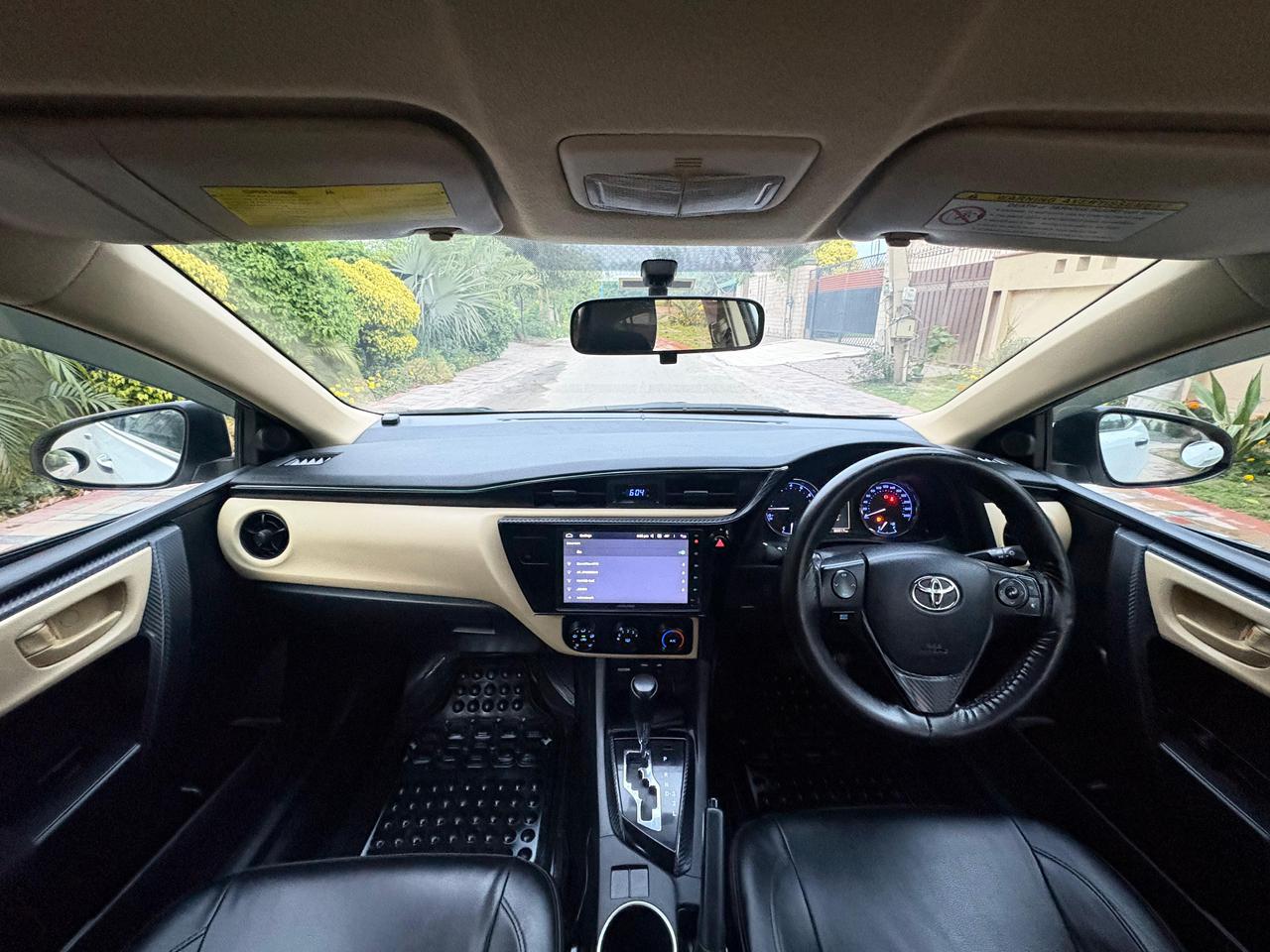 
								Toyota Corolla Altis 1.6 full									