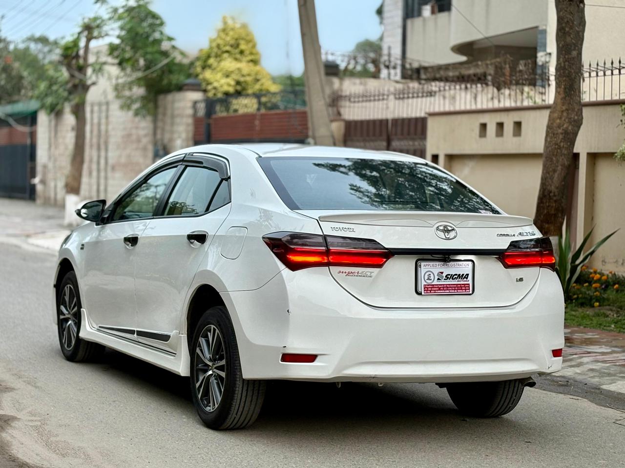 
								Toyota Corolla Altis 1.6 full									