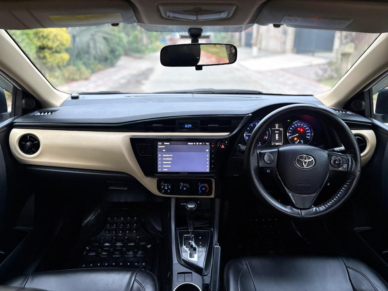 
								Toyota Corolla Altis 1.6 full									