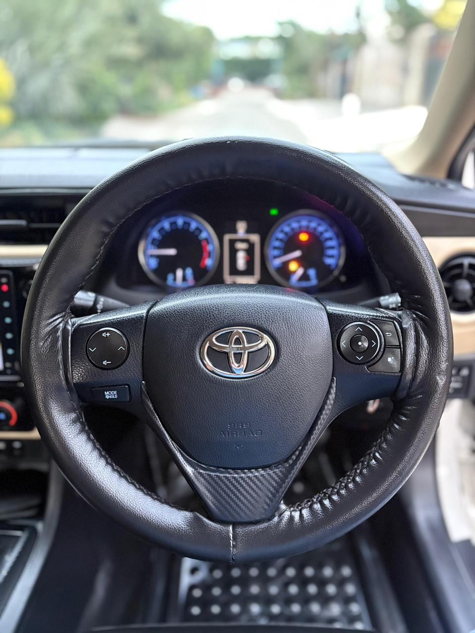 
								Toyota Corolla Altis 1.6 full									