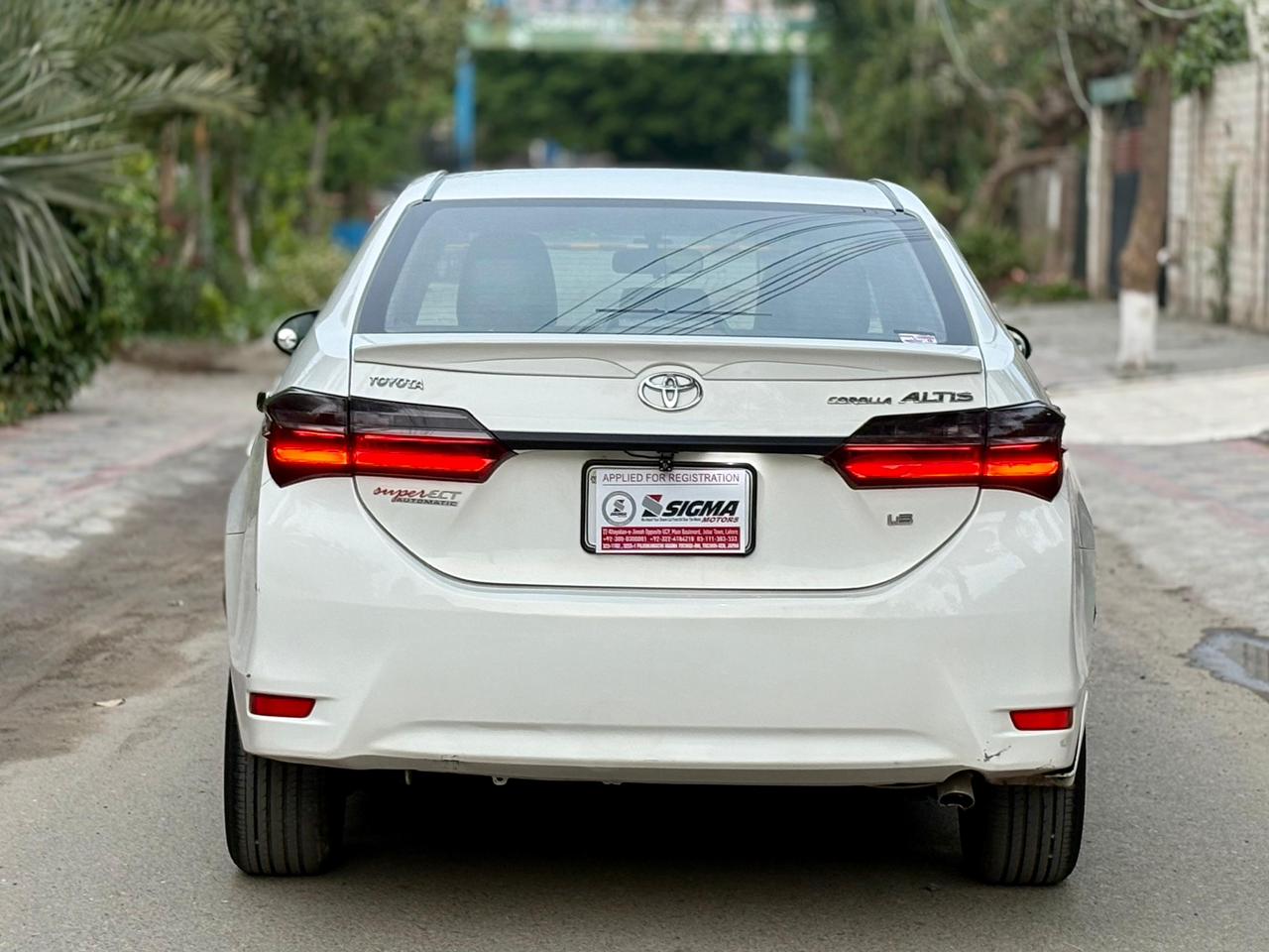 
								Toyota Corolla Altis 1.6 full									