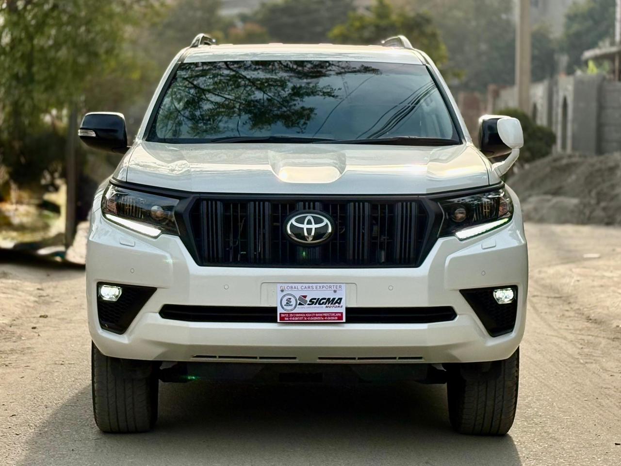 
								Toyota Land Cruiser Prado Black Edition TXL 2022 full									