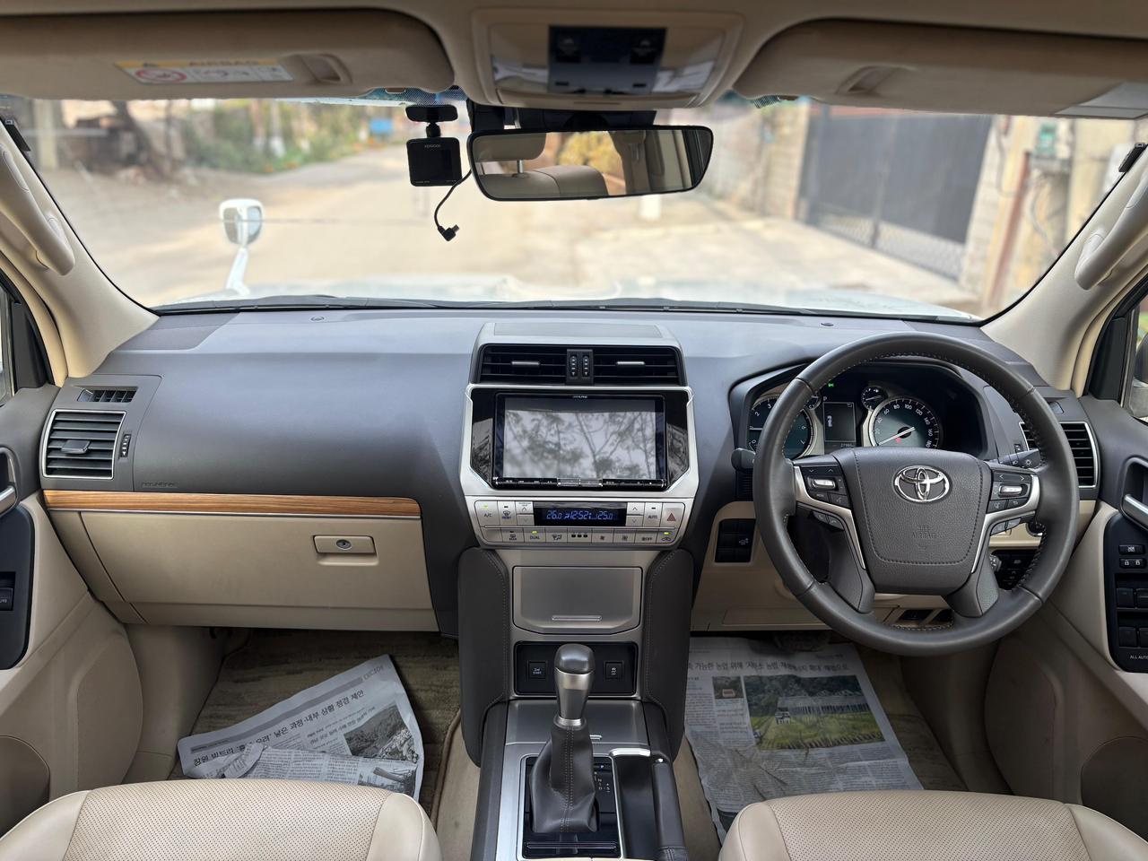 
								Toyota Land Cruiser Prado Black Edition TXL 2022 full									