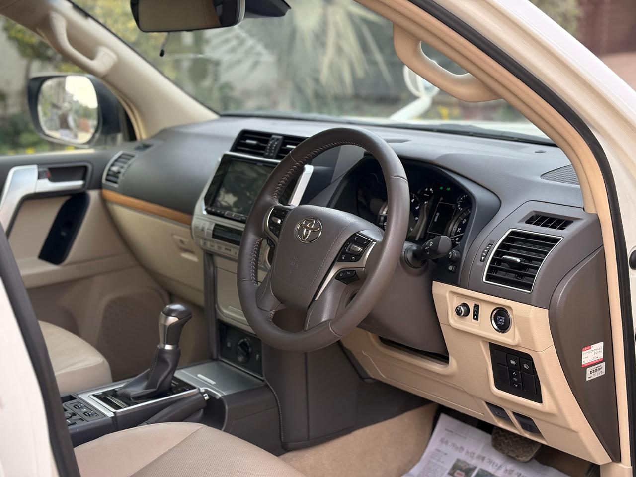 
								Toyota Land Cruiser Prado Black Edition TXL 2022 full									