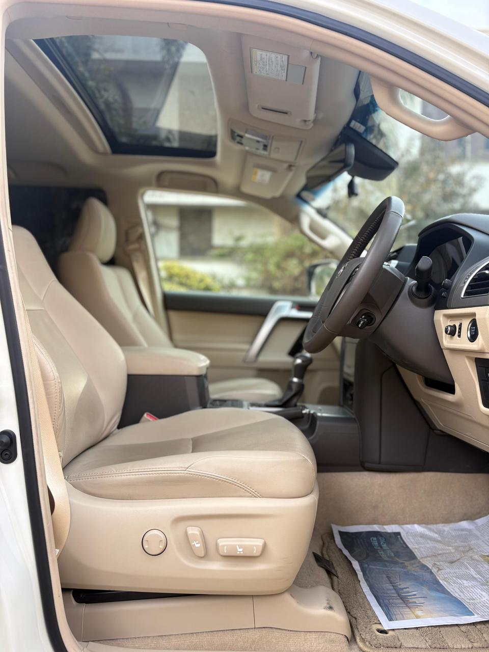 
								Toyota Land Cruiser Prado Black Edition TXL 2022 full									