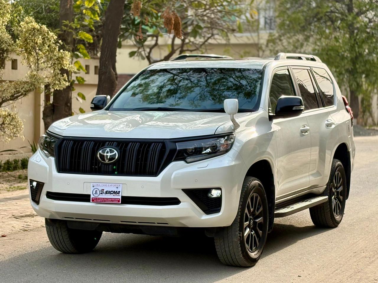 
								Toyota Land Cruiser Prado Black Edition TXL 2022 full									