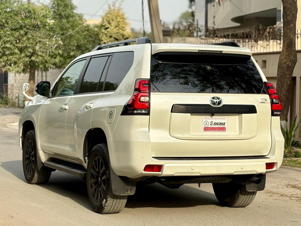 
								Toyota Land Cruiser Prado Black Edition TXL 2022 full									